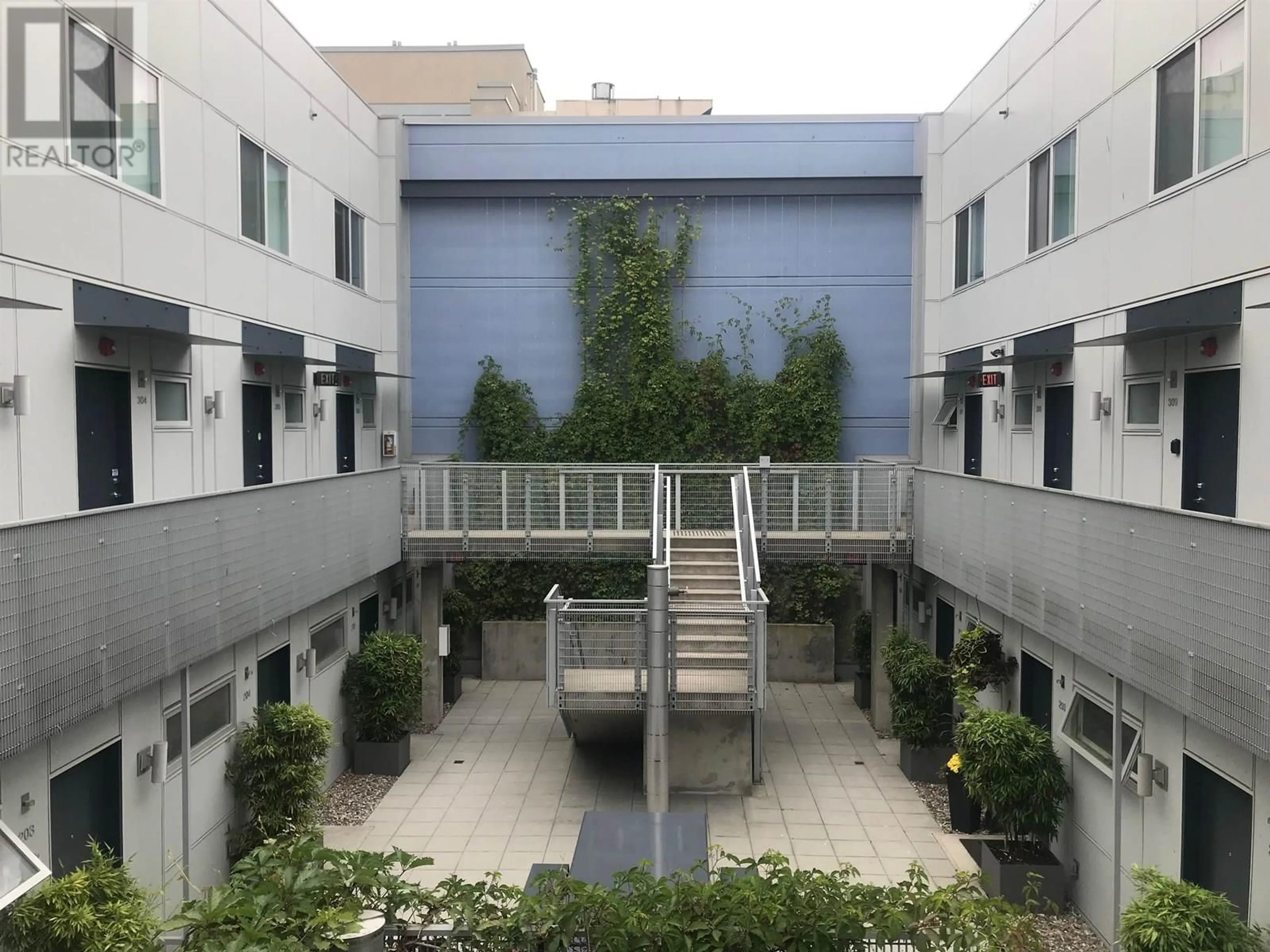 Indoor foyer for 208 - 626 ALEXANDER STREET, Vancouver British Columbia V6A1C9