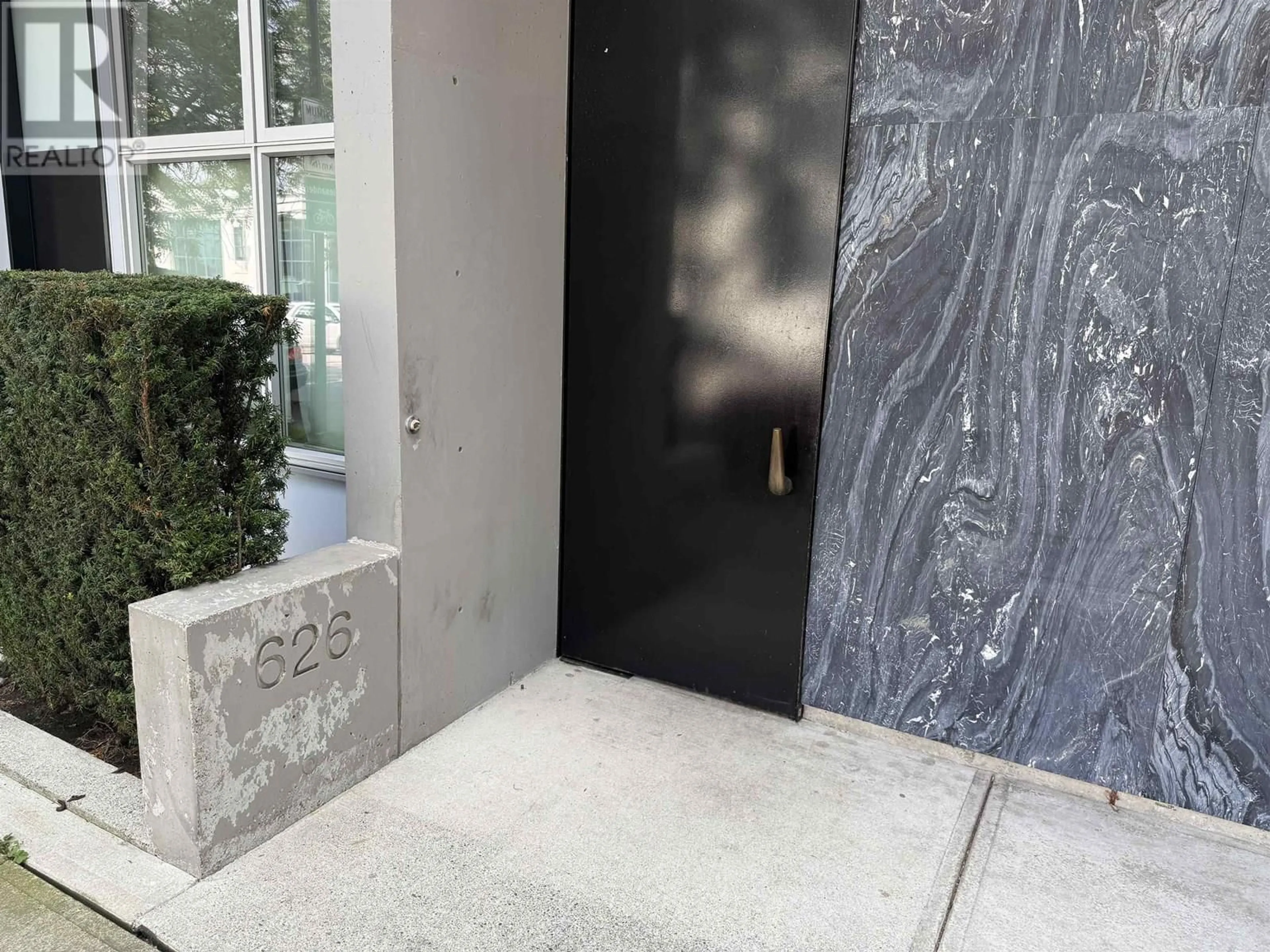 Indoor entryway for 208 - 626 ALEXANDER STREET, Vancouver British Columbia V6A1C9