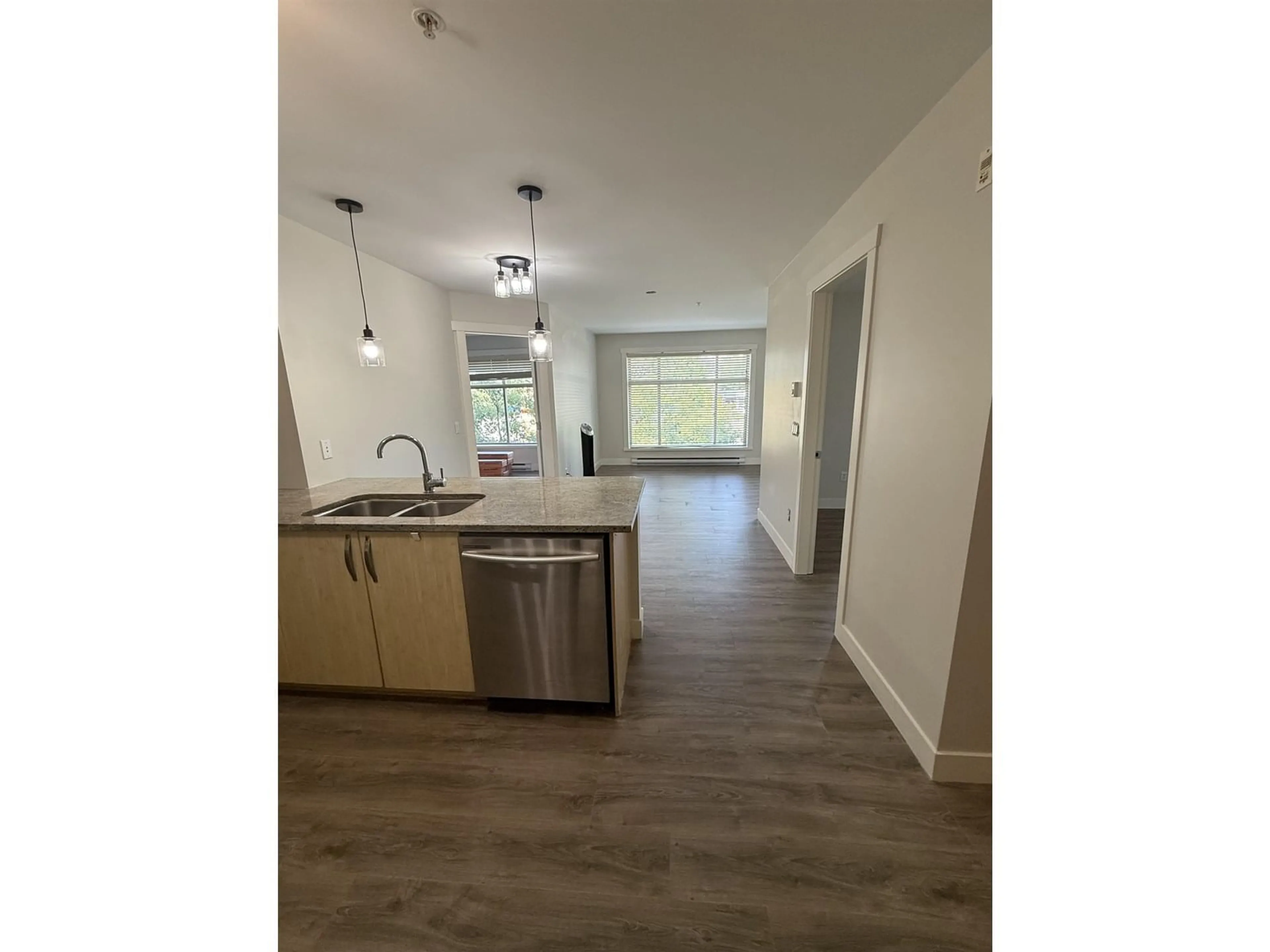 Open concept kitchen, wood/laminate floor for 216 - 13555 GATEWAY, Surrey British Columbia V3T0B5
