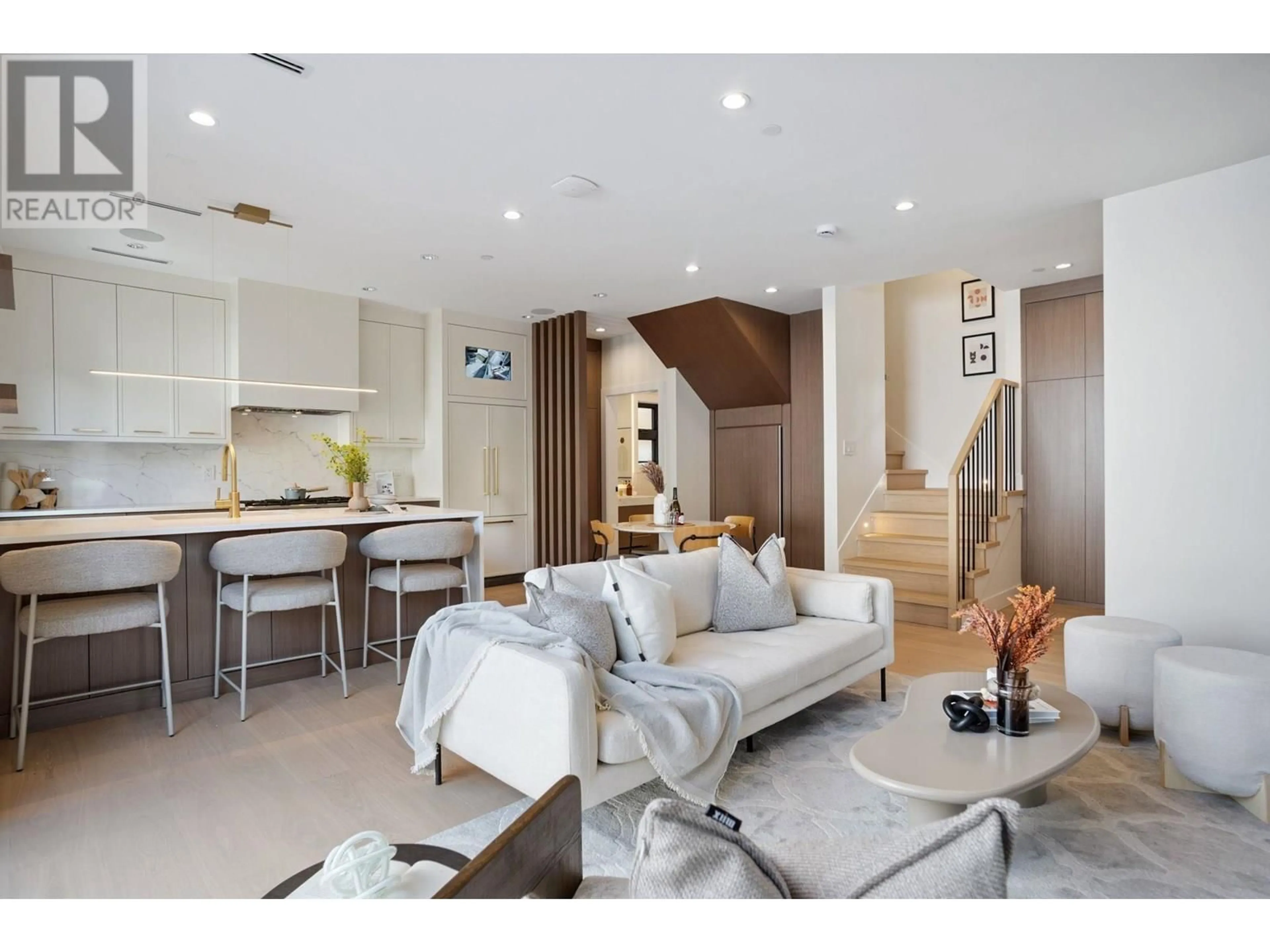 Unknown for 1876 GARDEN DRIVE, Vancouver British Columbia V5N4W7