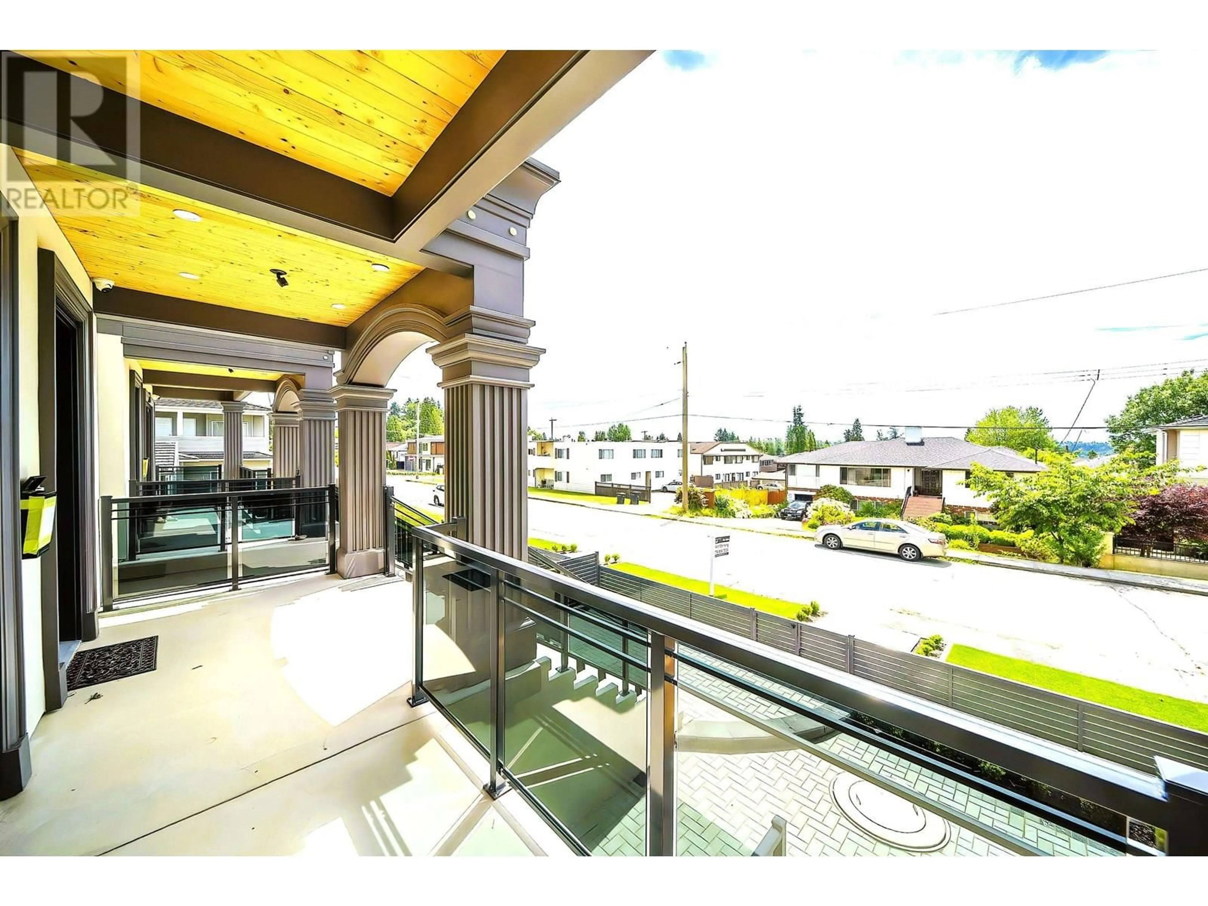 Indoor foyer for 1 - 6691 WINCH STREET, Burnaby British Columbia V5B2L5