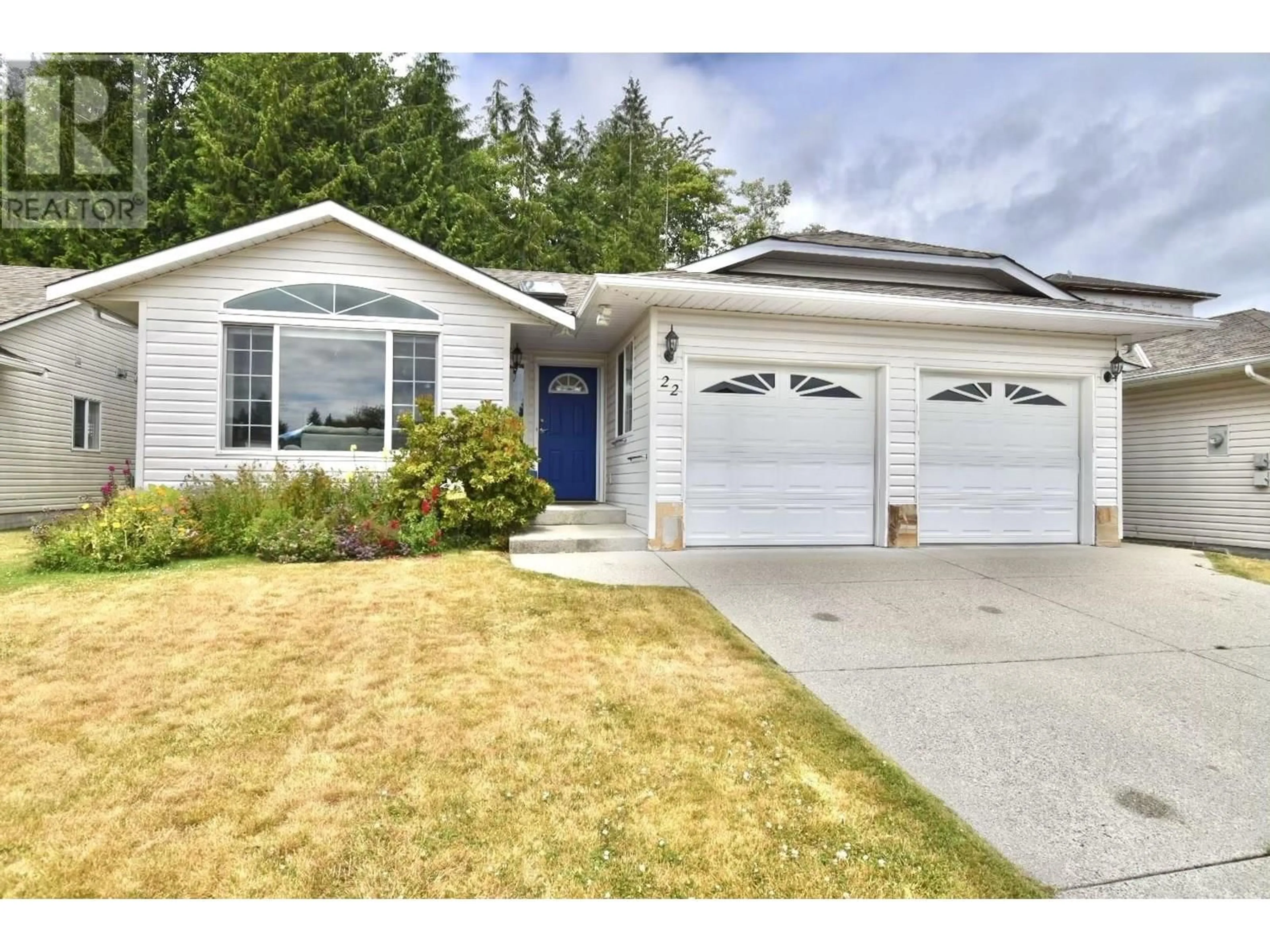 Home with vinyl exterior material, street for 22 - 535 SHAW ROAD, Gibsons British Columbia V0N1V8