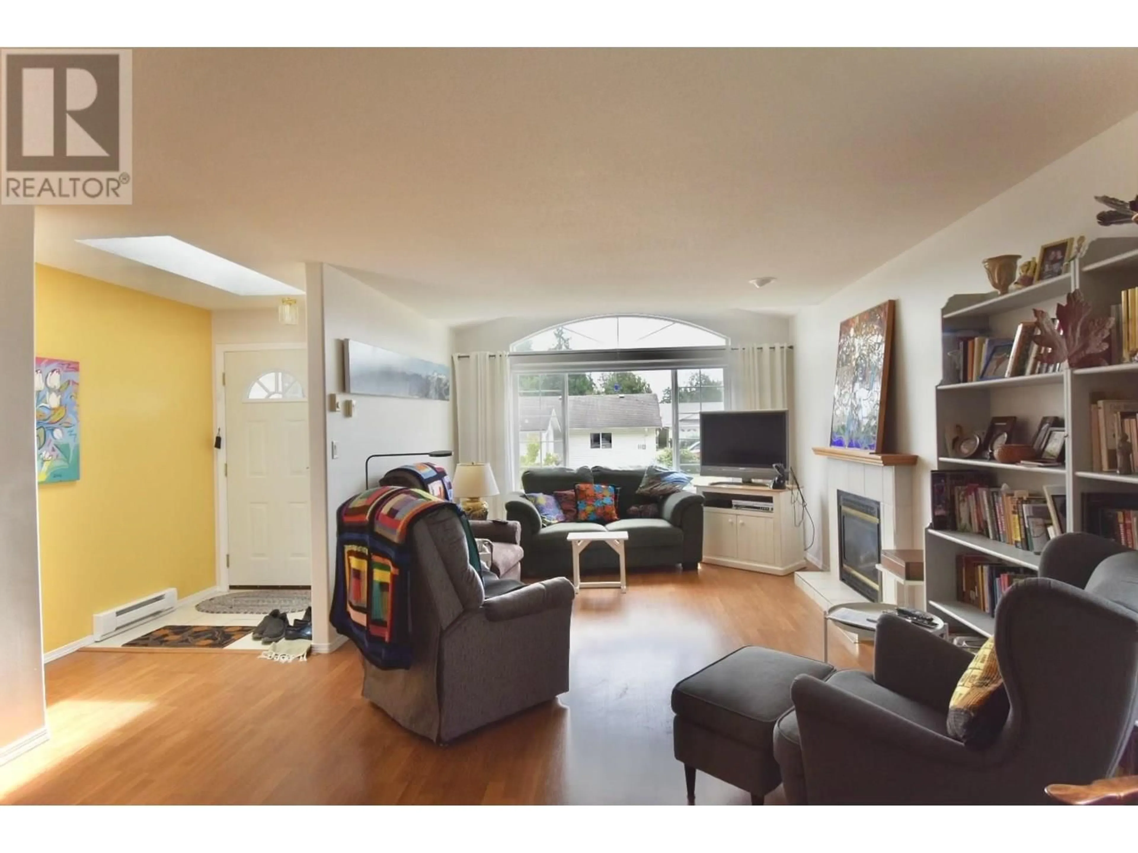 Living room with furniture, unknown for 22 - 535 SHAW ROAD, Gibsons British Columbia V0N1V8