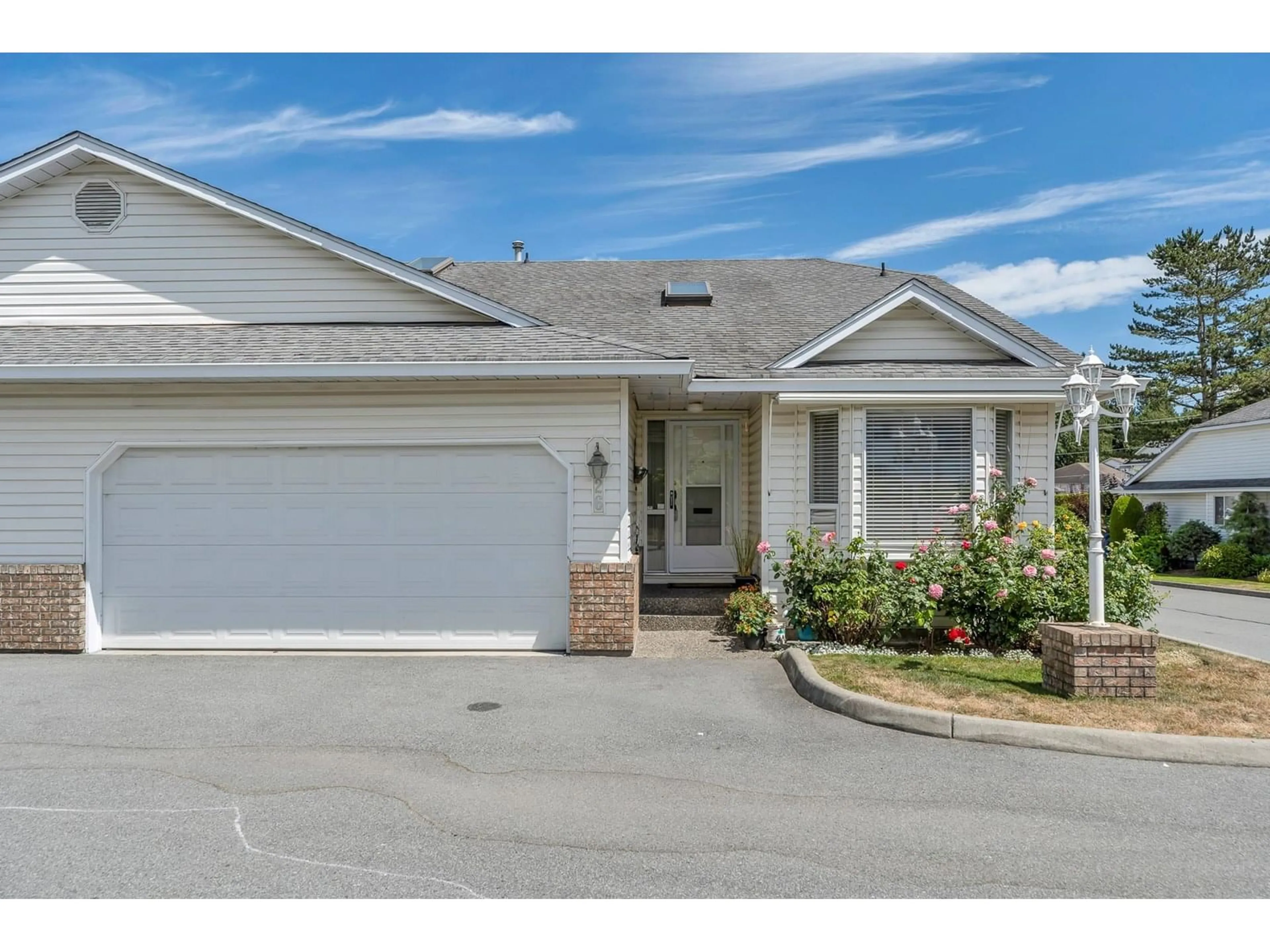 Home with vinyl exterior material, street for 26 - 3054 TRAFALGAR, Abbotsford British Columbia V2S7X6