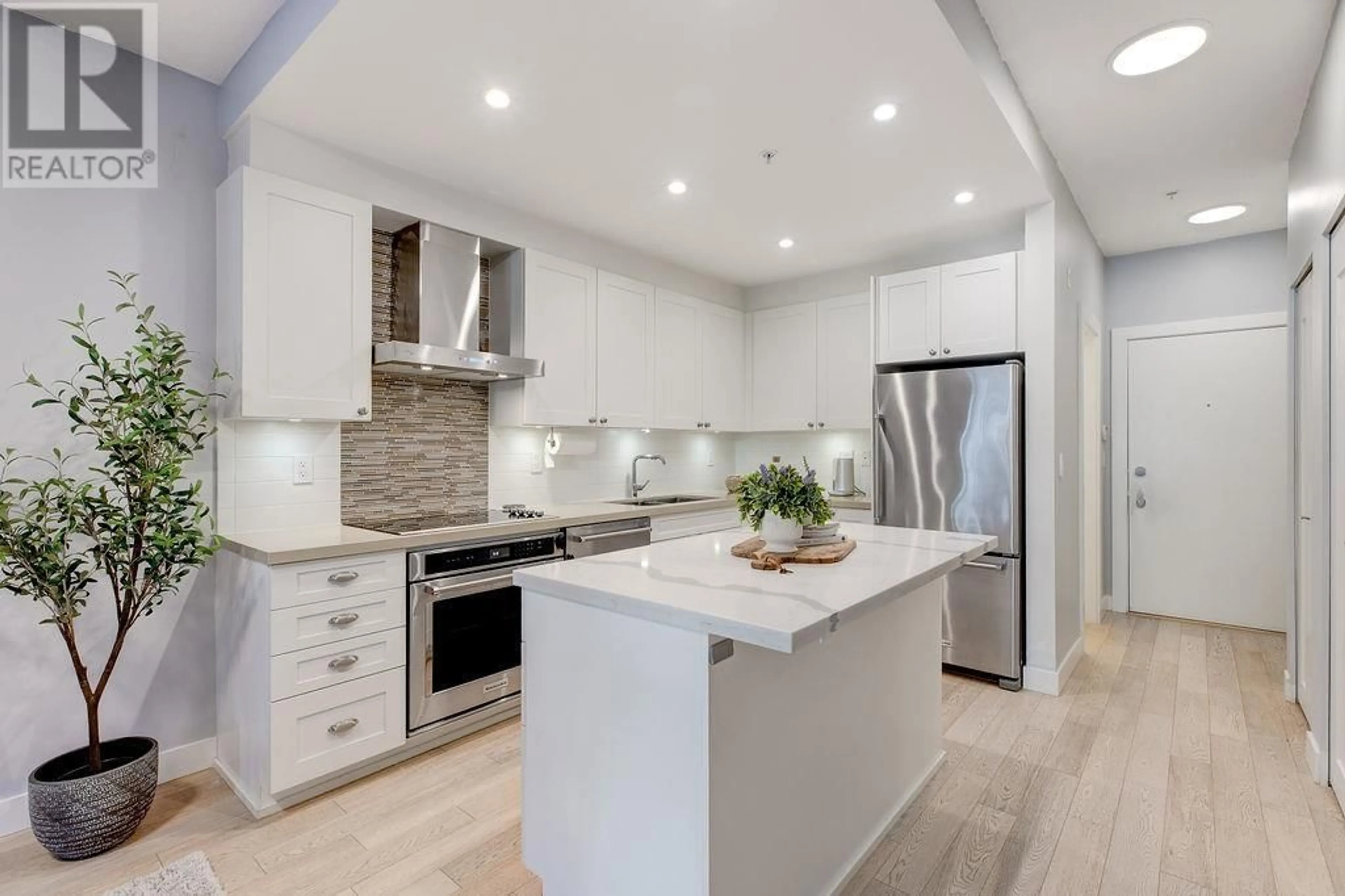 Open concept kitchen, unknown for 212 - 3399 NOEL DRIVE, Burnaby British Columbia V3J0G8