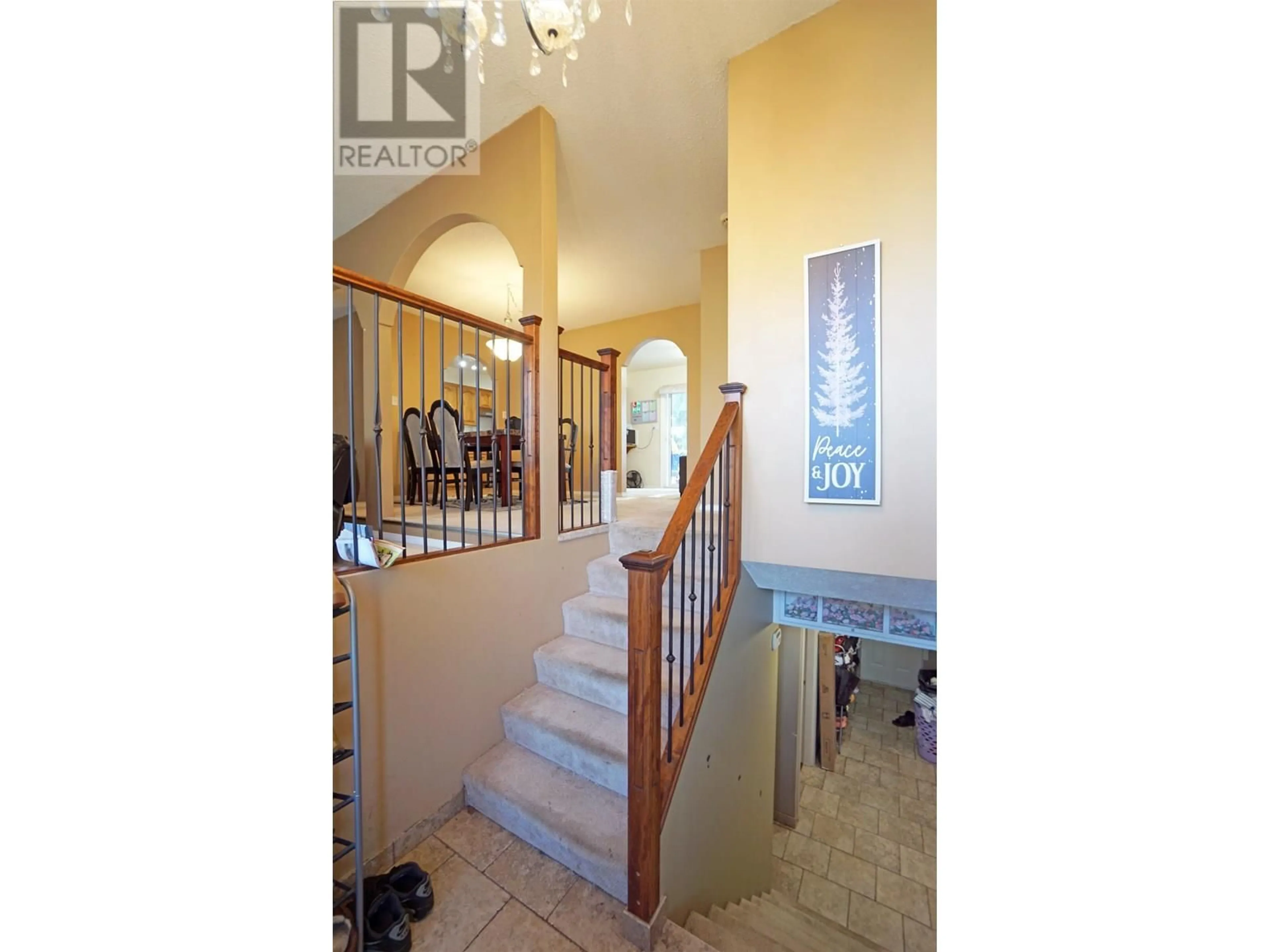 Indoor foyer for 273 52A STREET, Delta British Columbia V4M2Z7