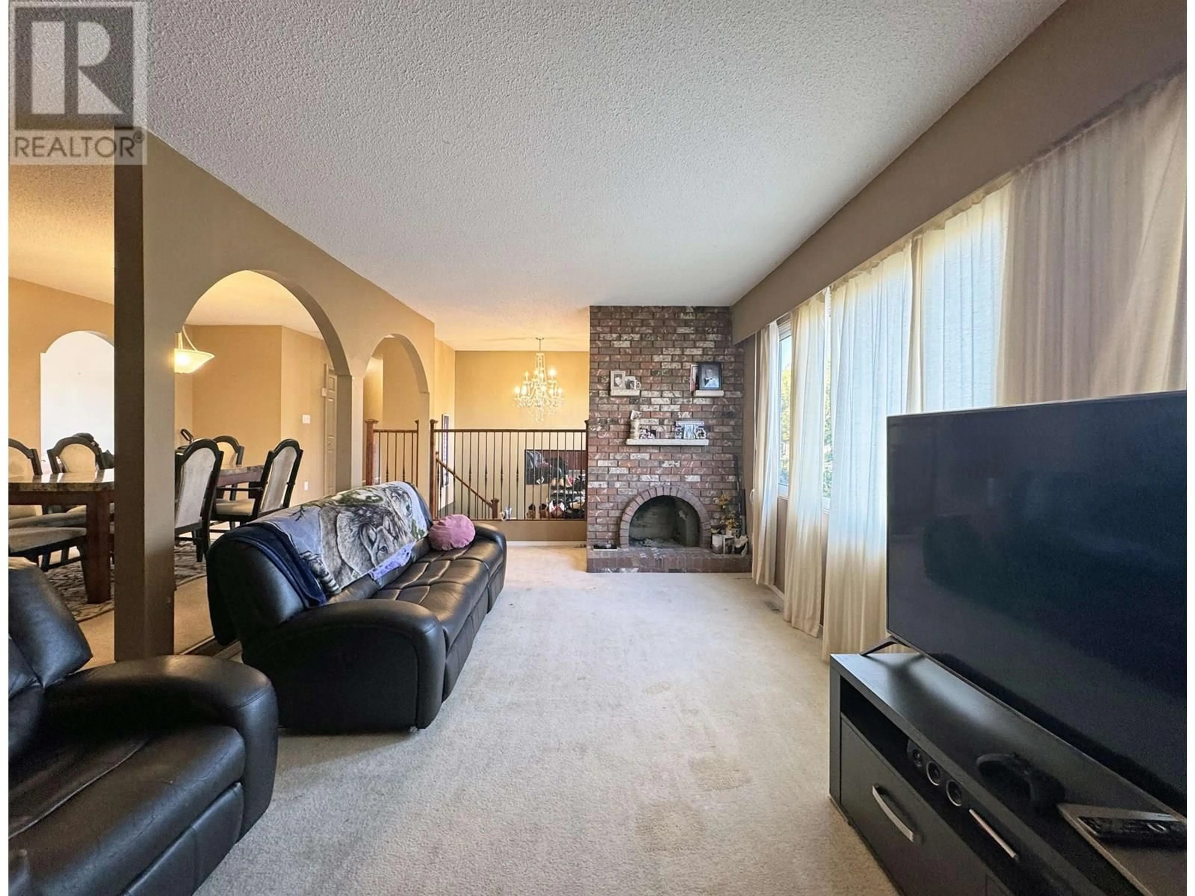 Living room with furniture, unknown for 273 52A STREET, Delta British Columbia V4M2Z7