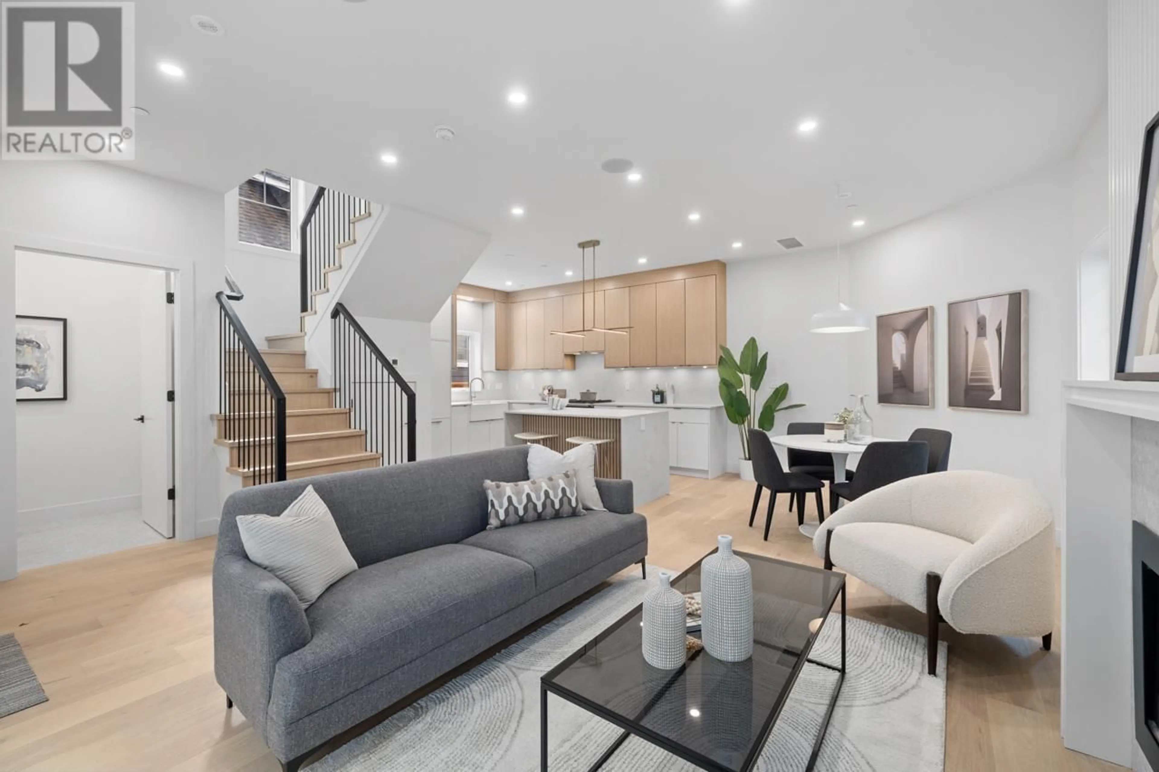 Living room with furniture, unknown for 1 - 332 20TH AVENUE, Vancouver British Columbia V5V1M3