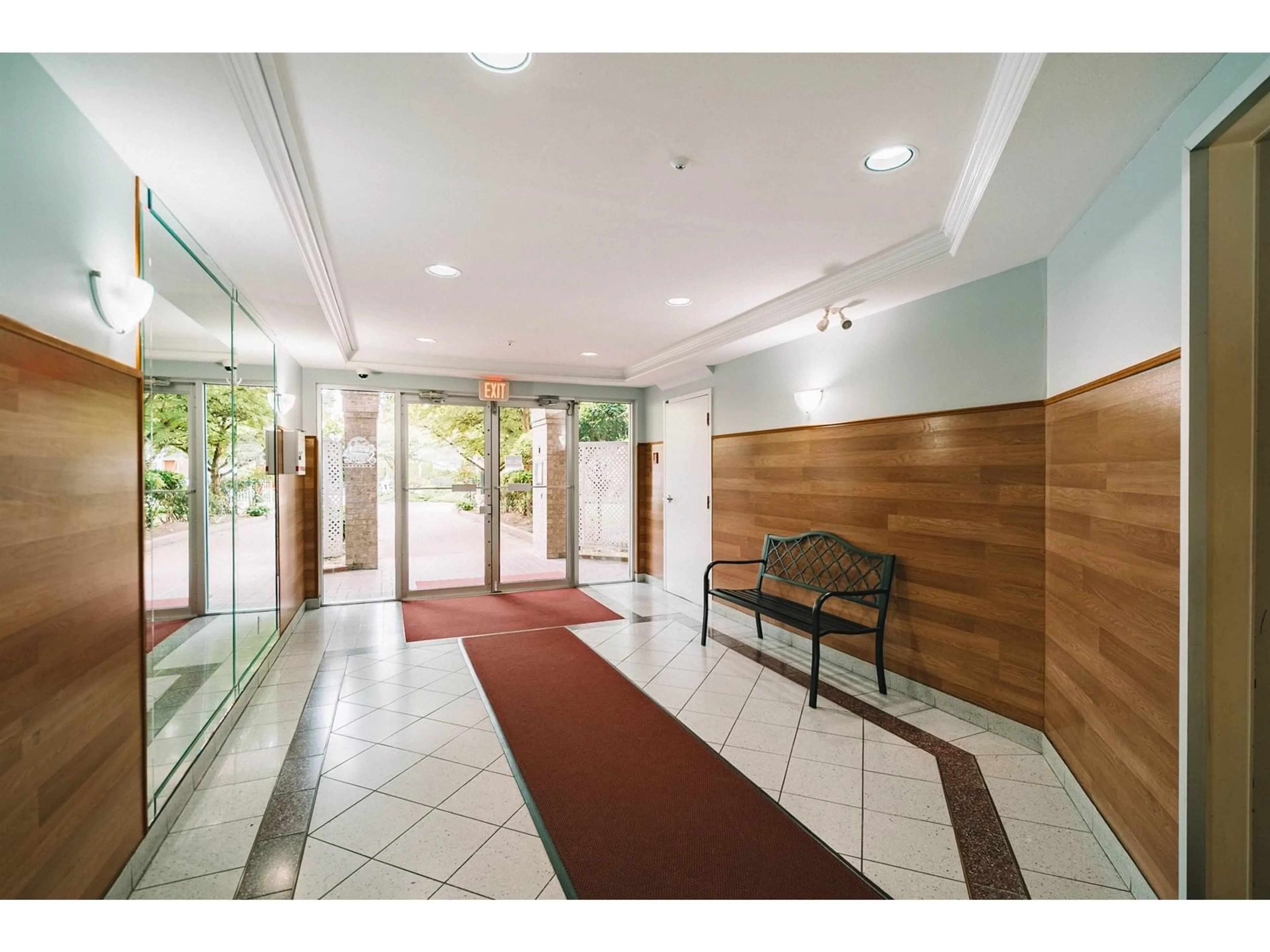 Indoor foyer for 111 - 7435 121A, Surrey British Columbia V3W0W8