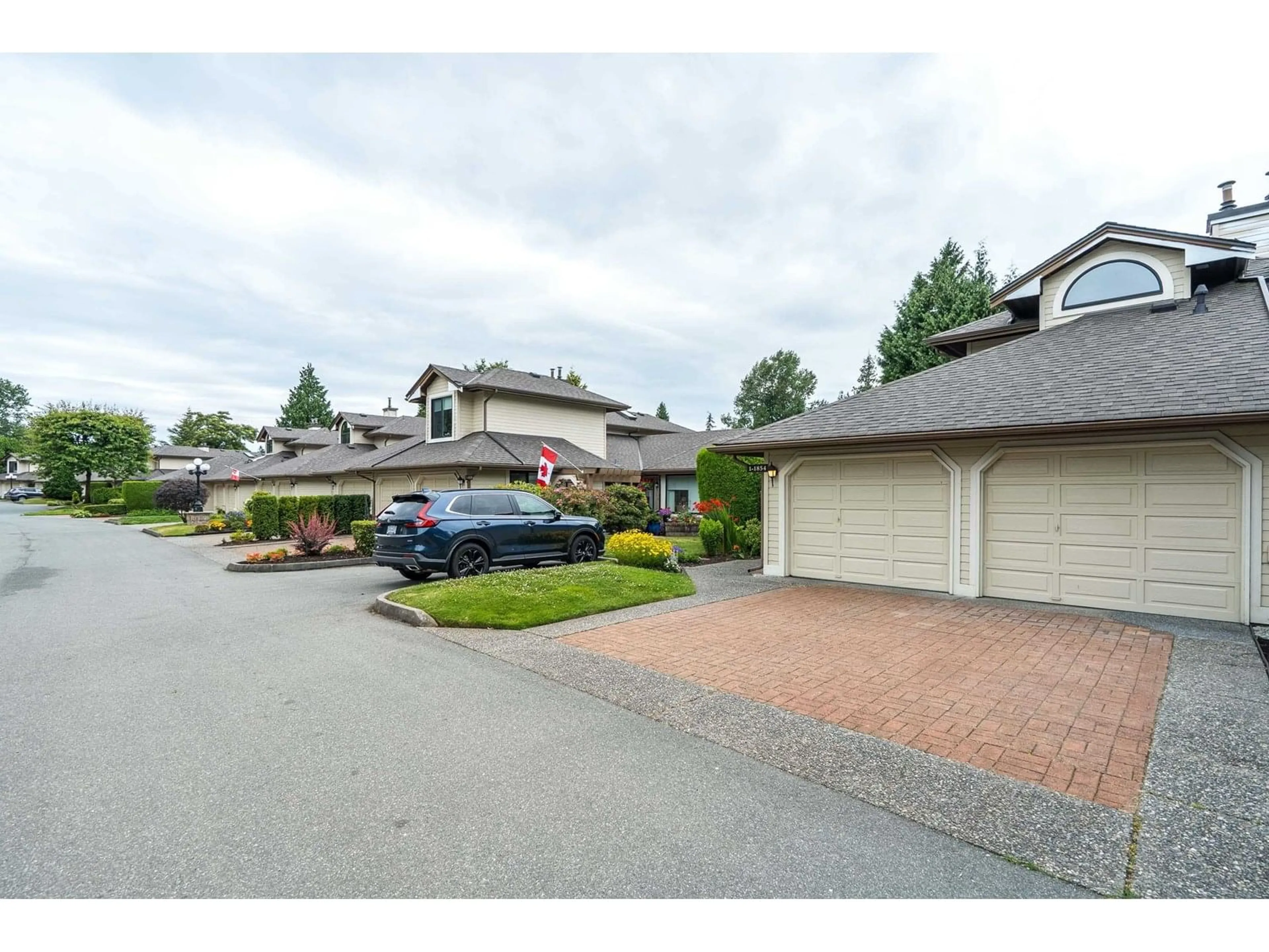 A pic from outside/outdoor area/front of a property/back of a property/a pic from drone, street for 1 - 1854 SOUTHMERE, Surrey British Columbia V4A6W9