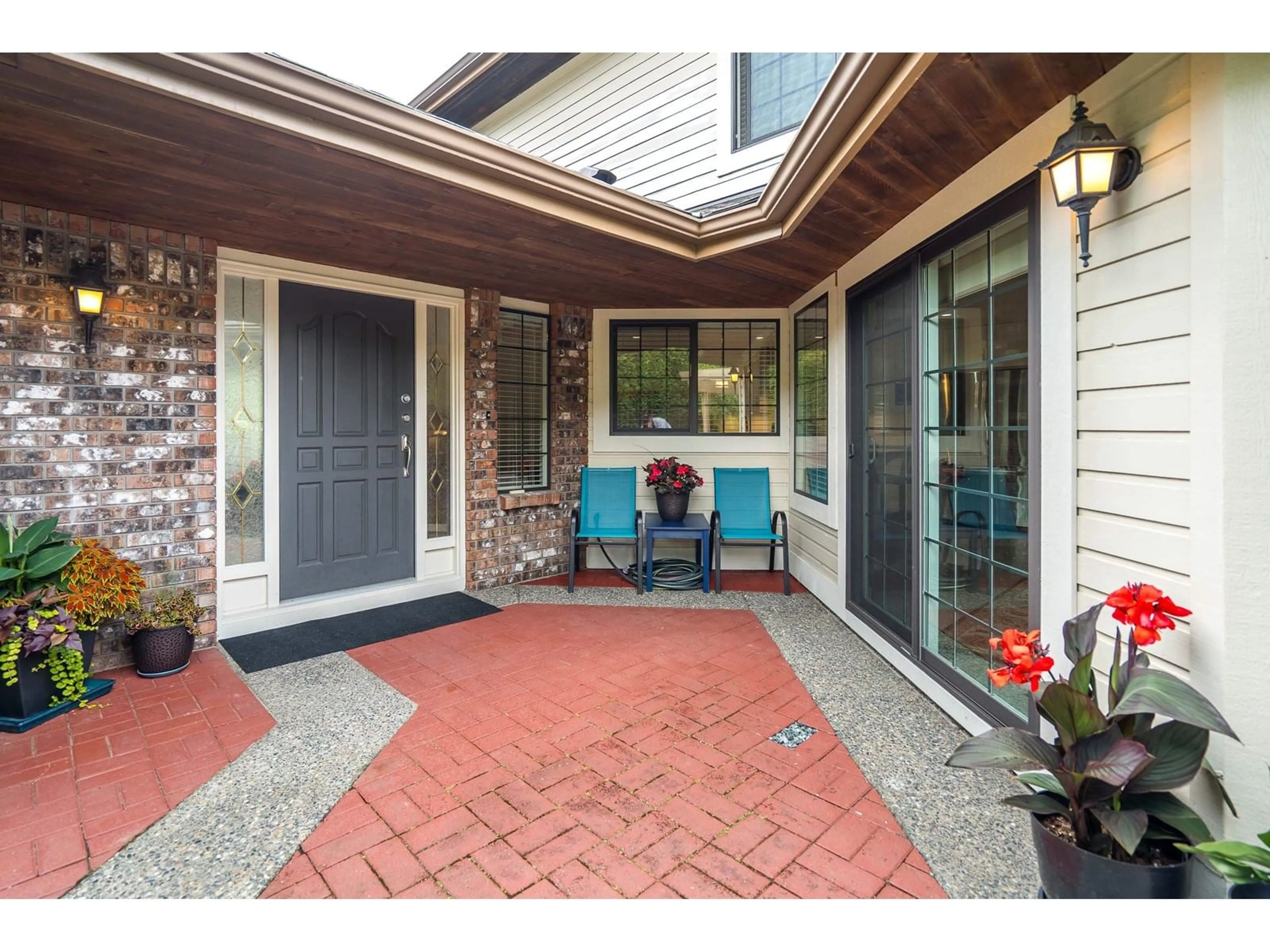 Indoor entryway for 1 - 1854 SOUTHMERE, Surrey British Columbia V4A6W9