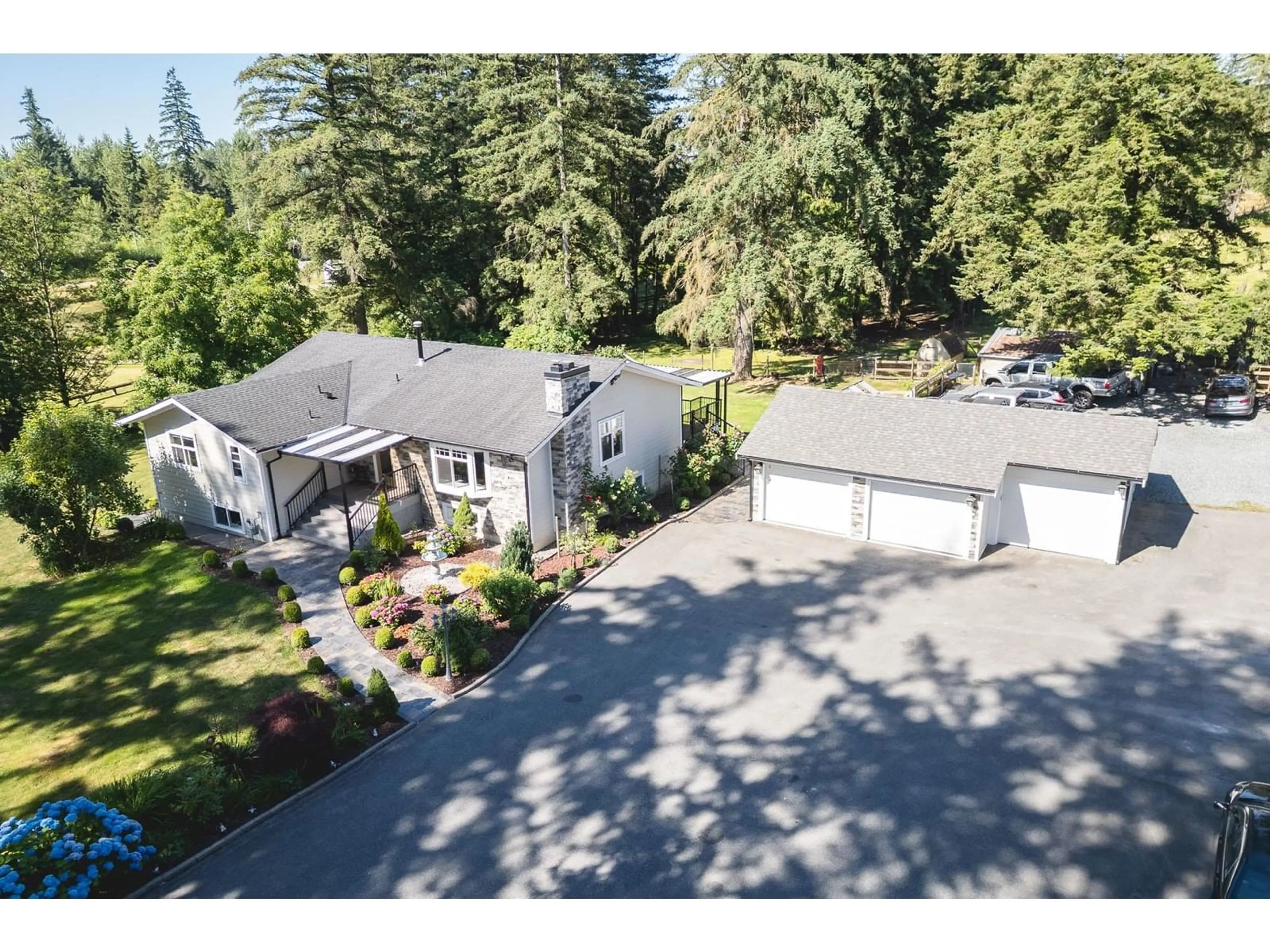 A pic from outside/outdoor area/front of a property/back of a property/a pic from drone, unknown for 5871 264, Langley British Columbia V4W1K7