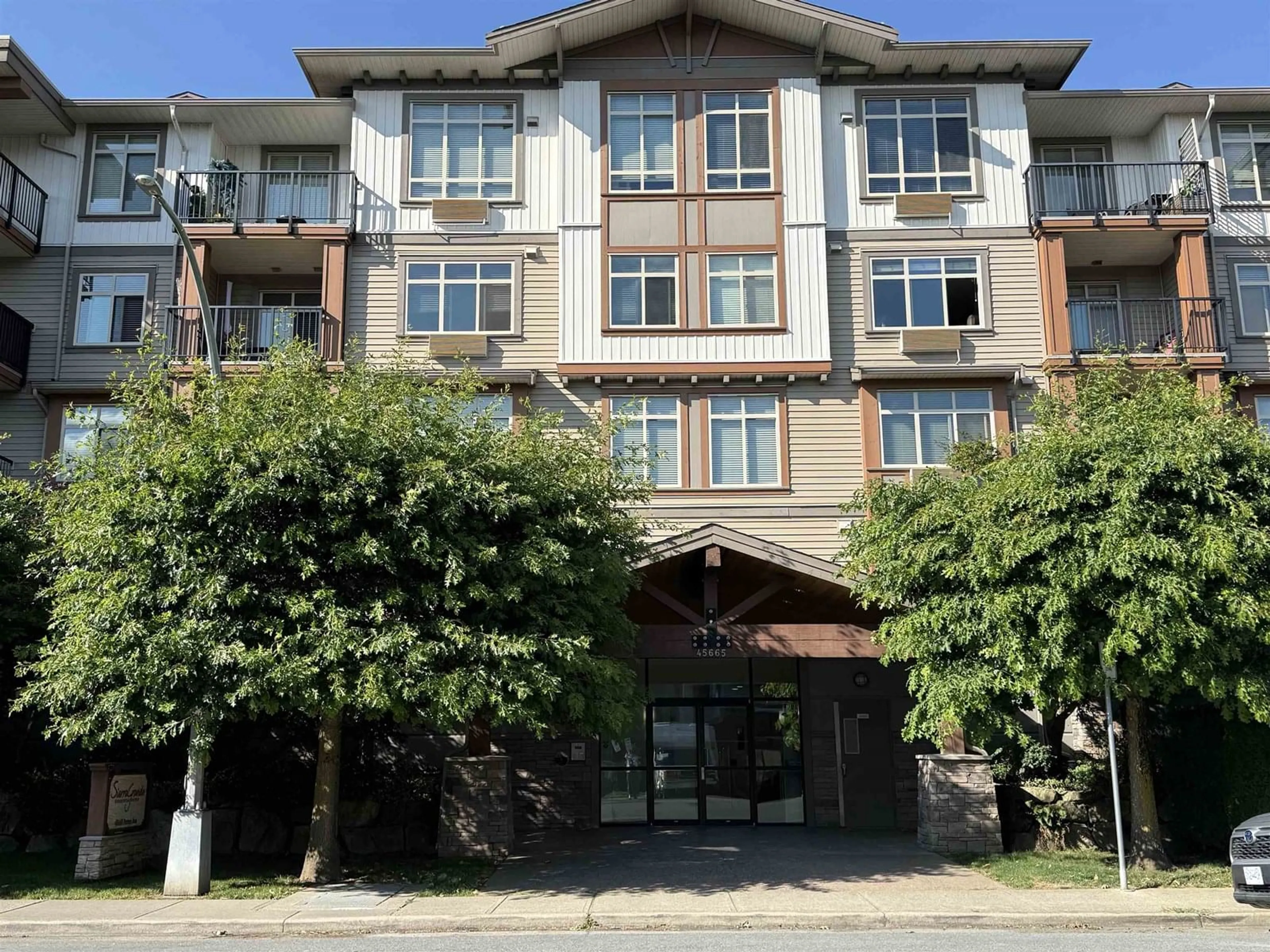 Indoor foyer for 208 - 45665 PATTEN AVENUE, Chilliwack British Columbia V2P0E3
