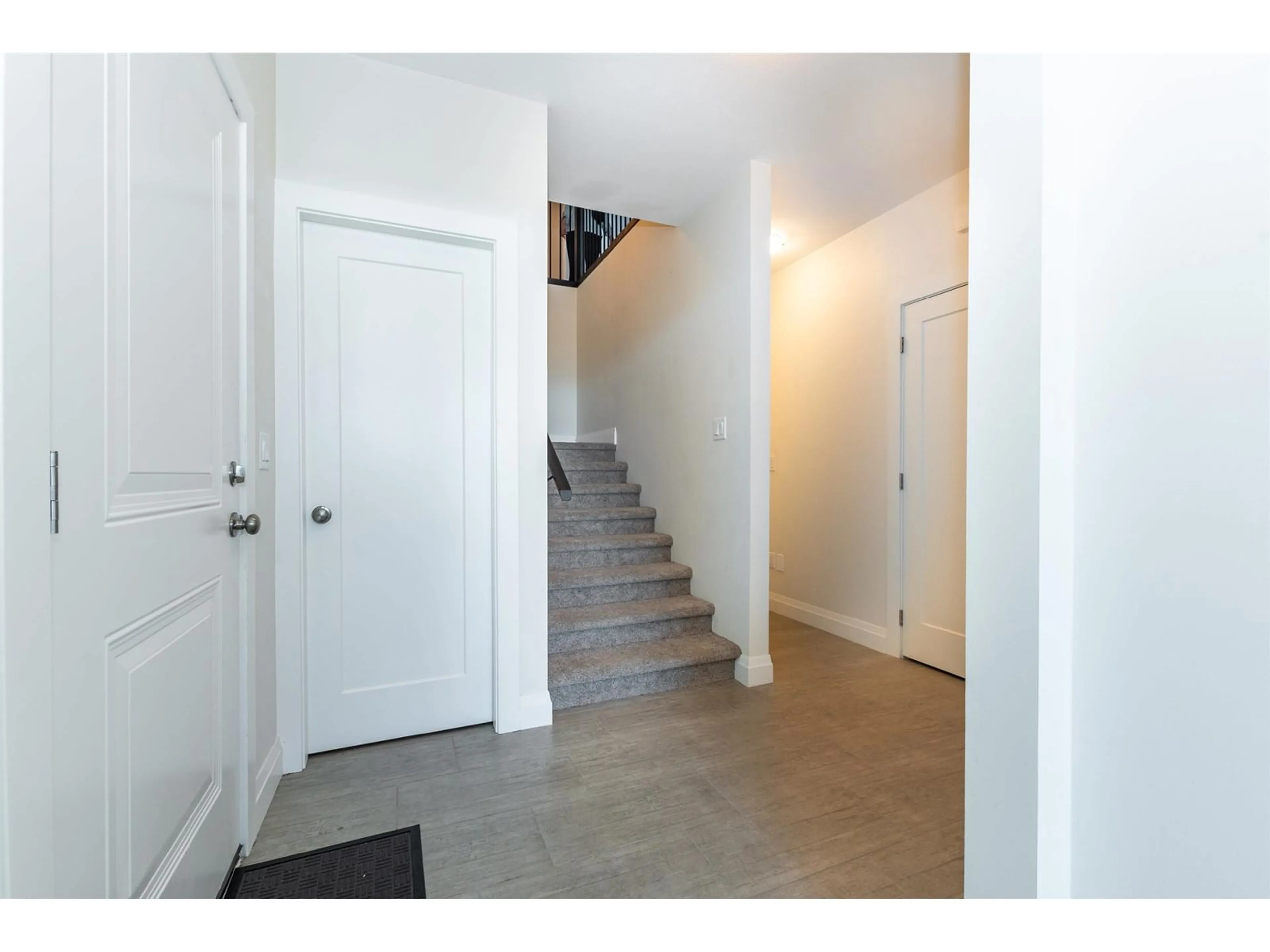 Indoor entryway for 47190 SYLVAN DRIVE, Chilliwack British Columbia V2R0R8
