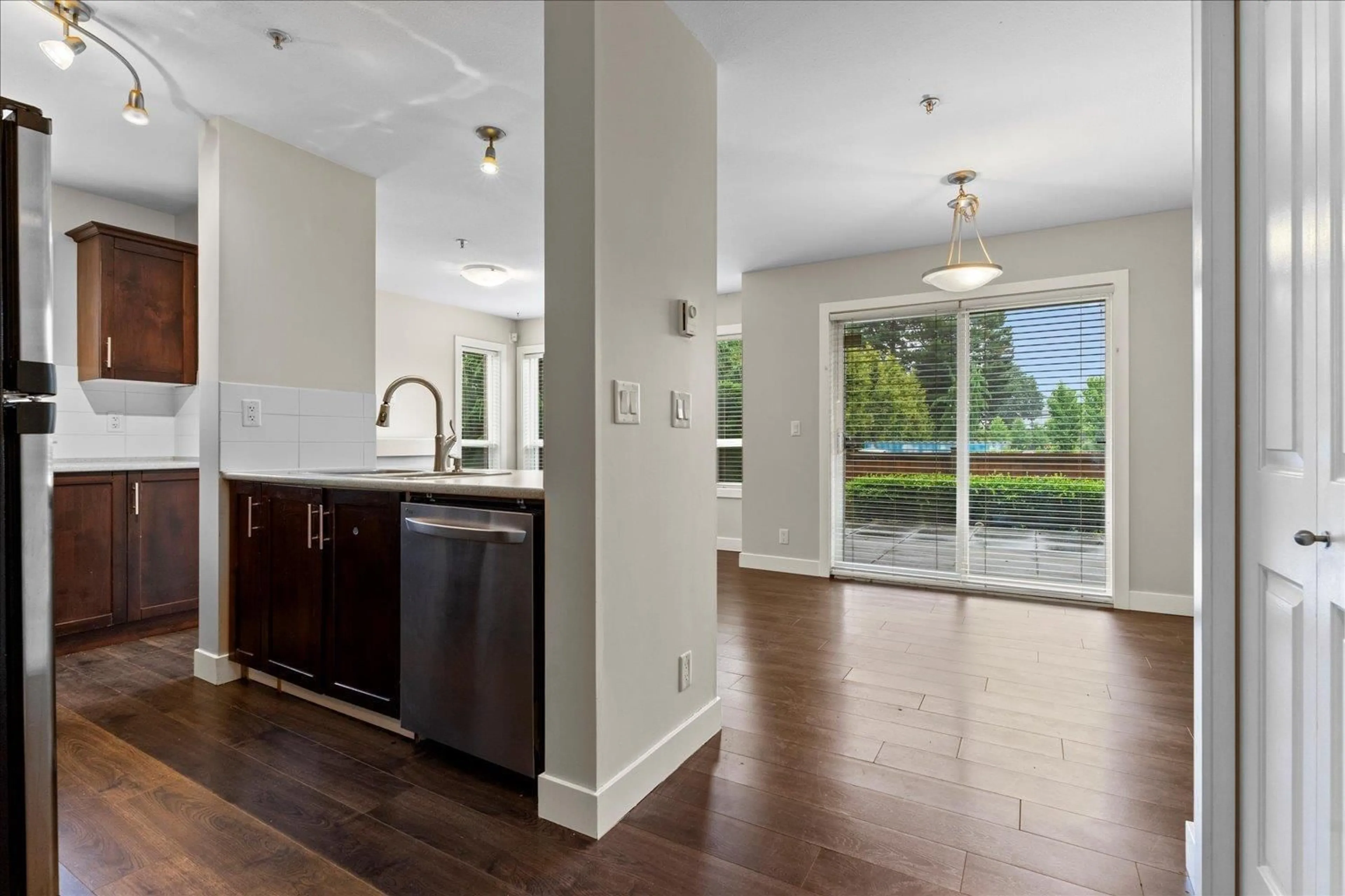 Open concept kitchen, unknown for 107 - 46289 YALE ROAD, Chilliwack British Columbia V2P0B9