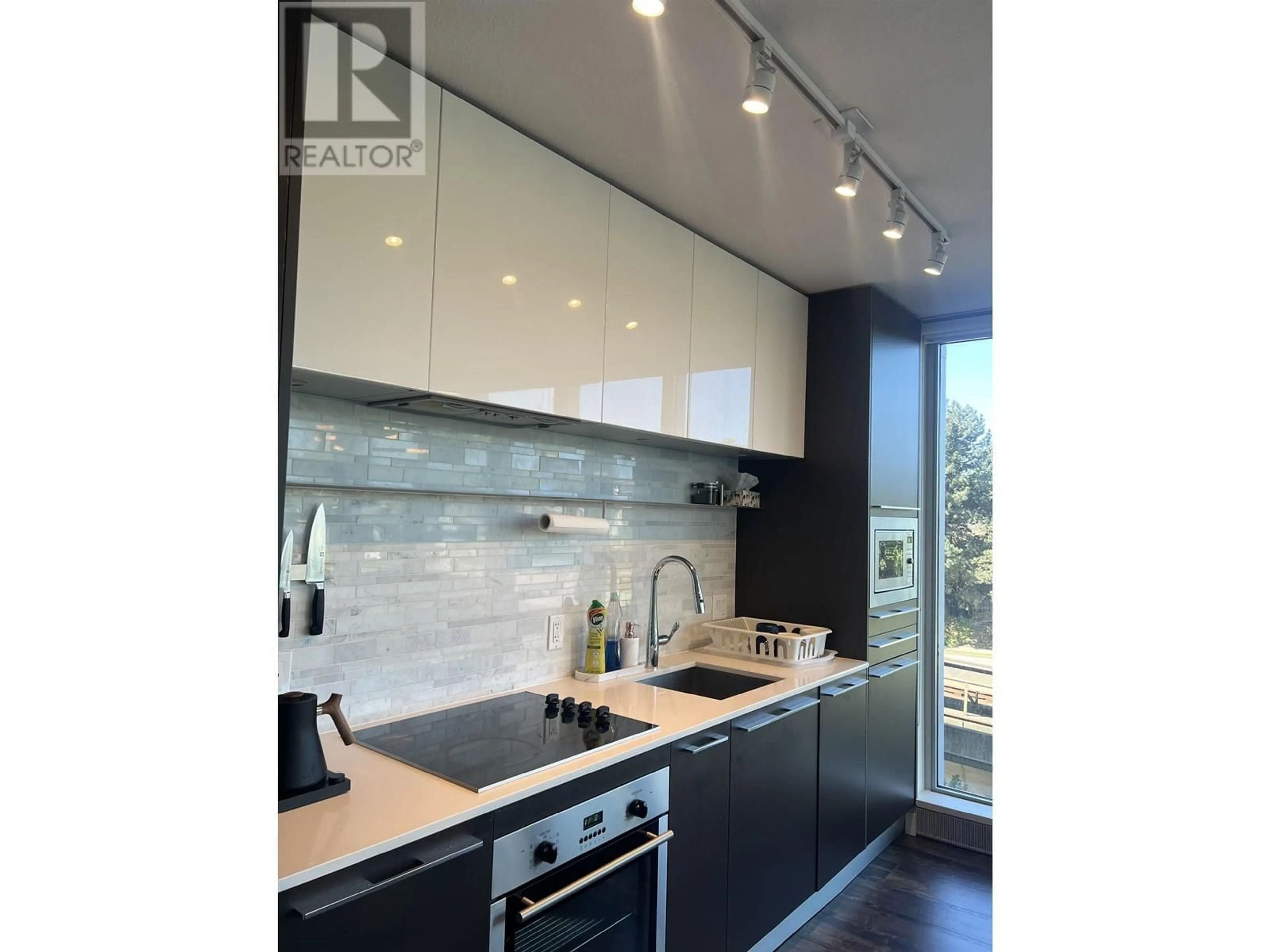 Contemporary kitchen, unknown for 302 - 8131 NUNAVUT LANE, Vancouver British Columbia V5X0E2
