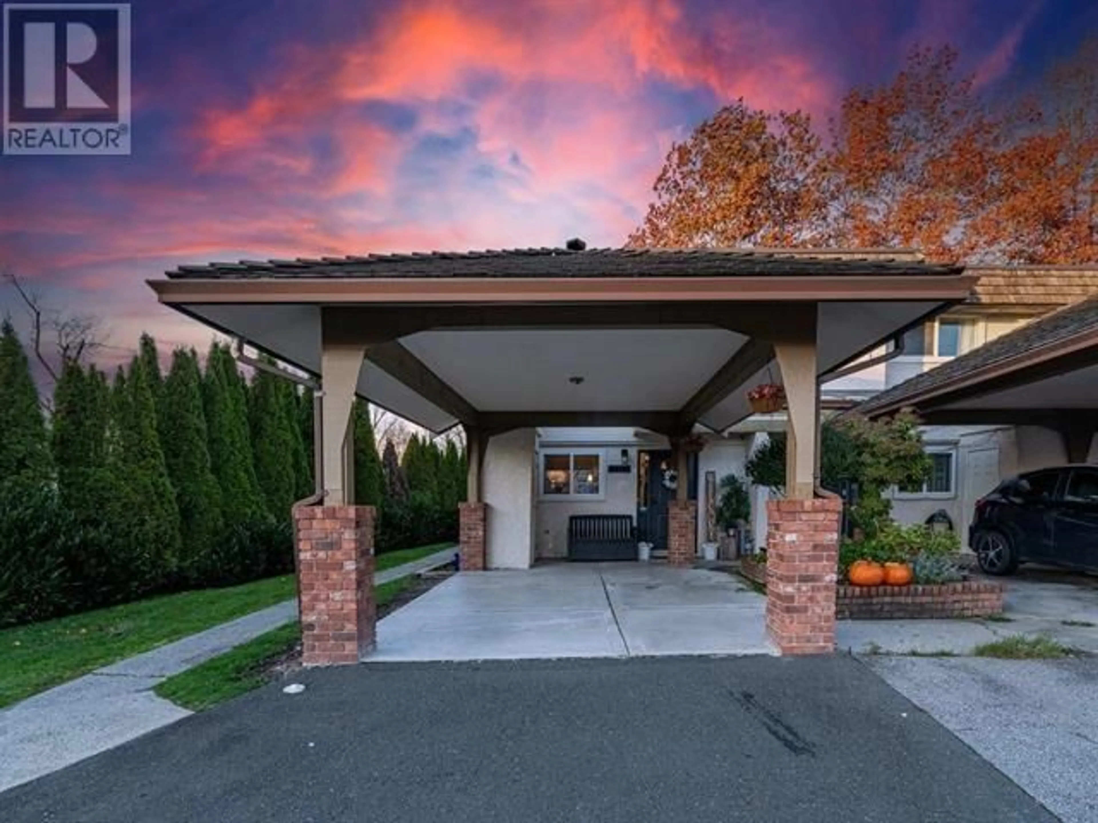 Indoor foyer for 22711 GILLEY AVENUE, Maple Ridge British Columbia V2X2G1