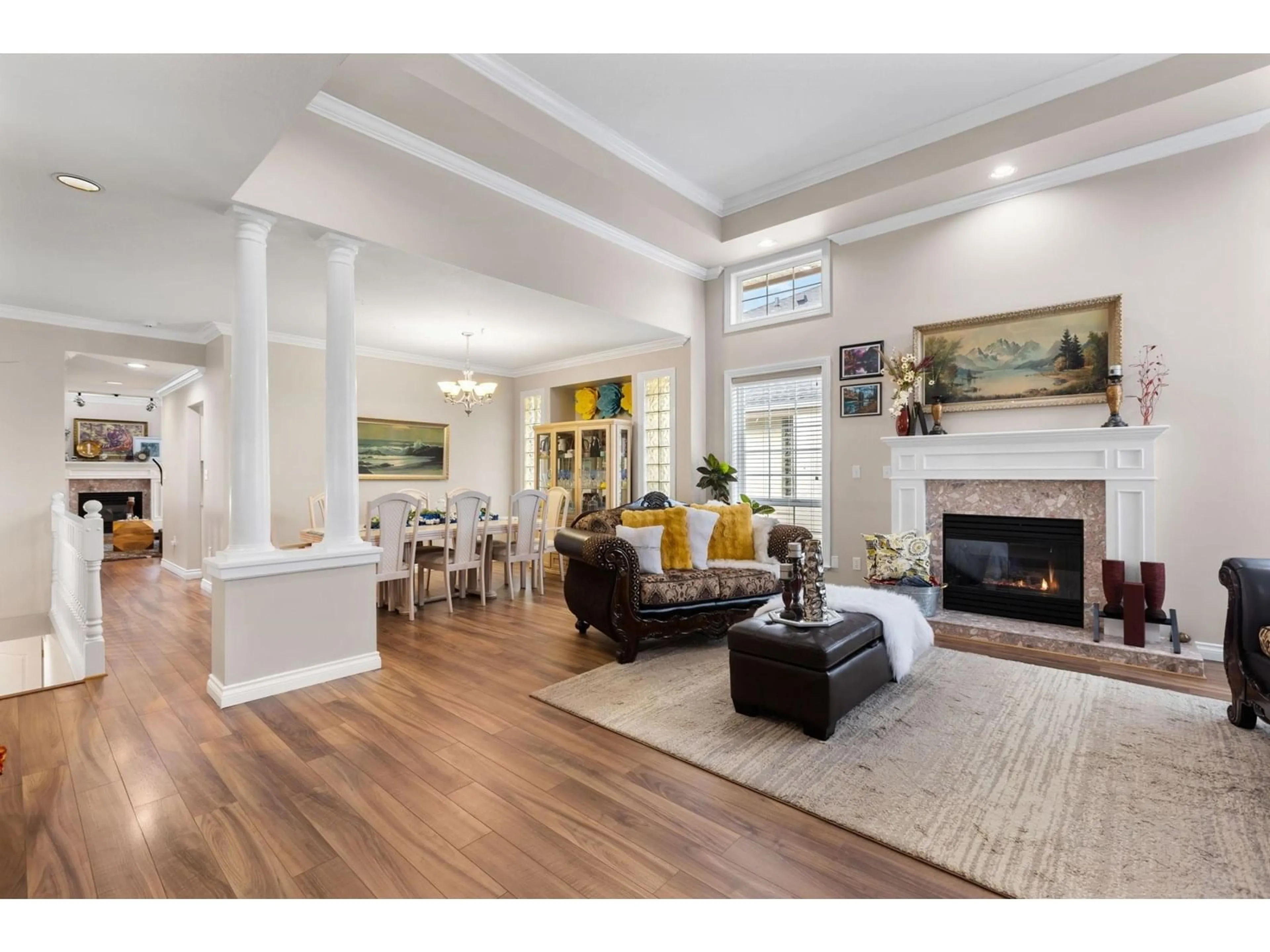 Living room with furniture, wood/laminate floor for 4 - 31450 SPUR, Abbotsford British Columbia V2T5M3