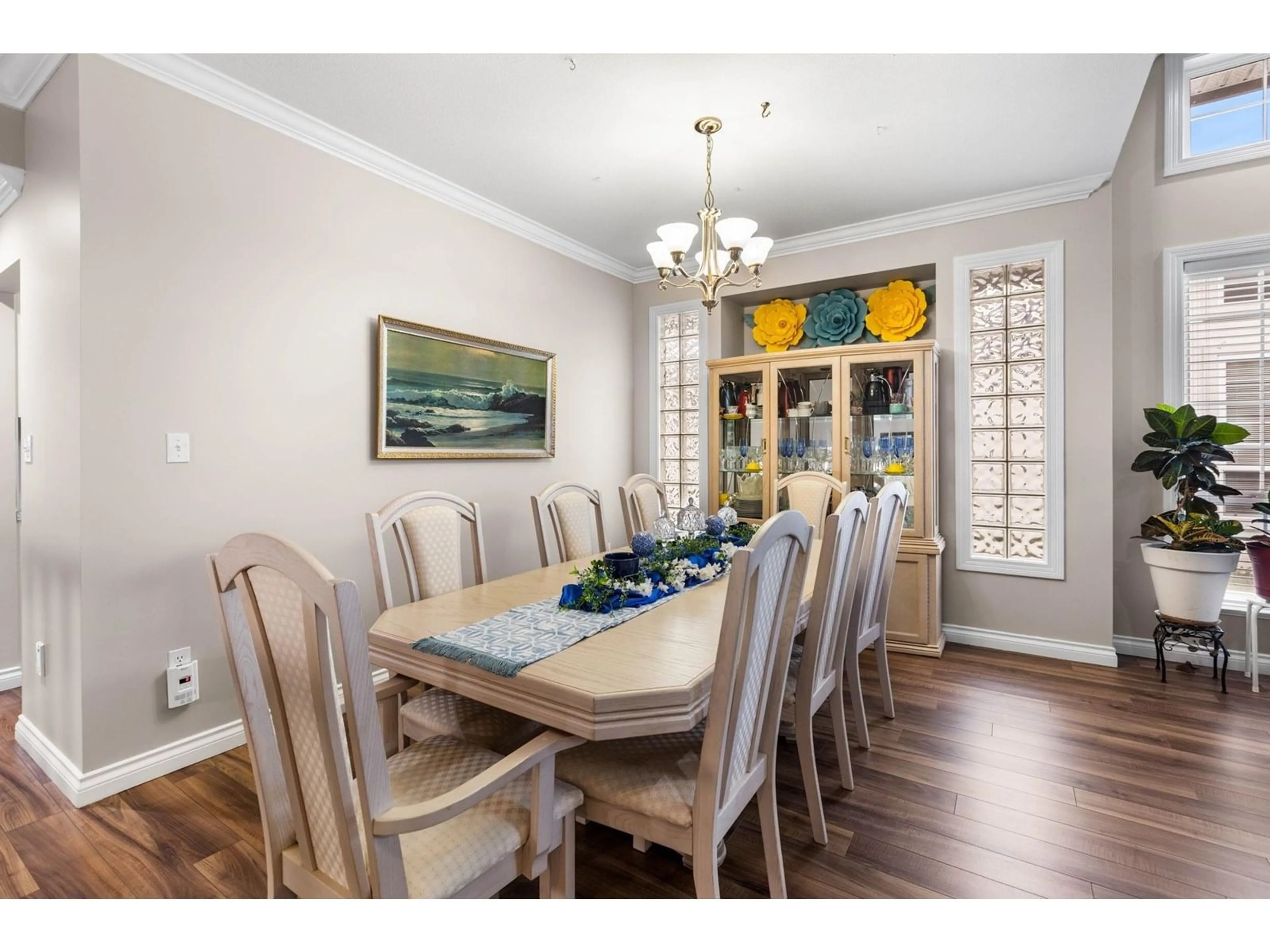 Dining room, wood/laminate floor for 4 - 31450 SPUR, Abbotsford British Columbia V2T5M3