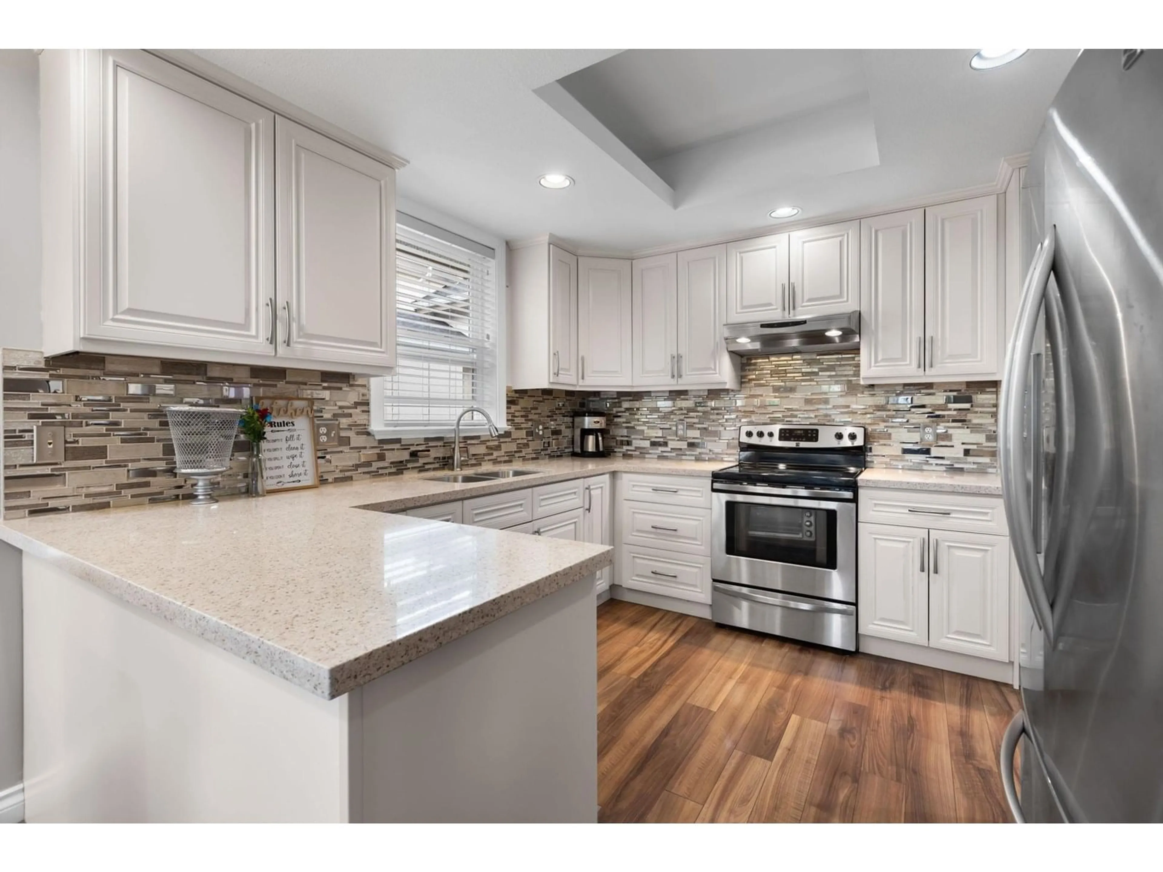 Open concept kitchen, ceramic/tile floor for 4 - 31450 SPUR, Abbotsford British Columbia V2T5M3