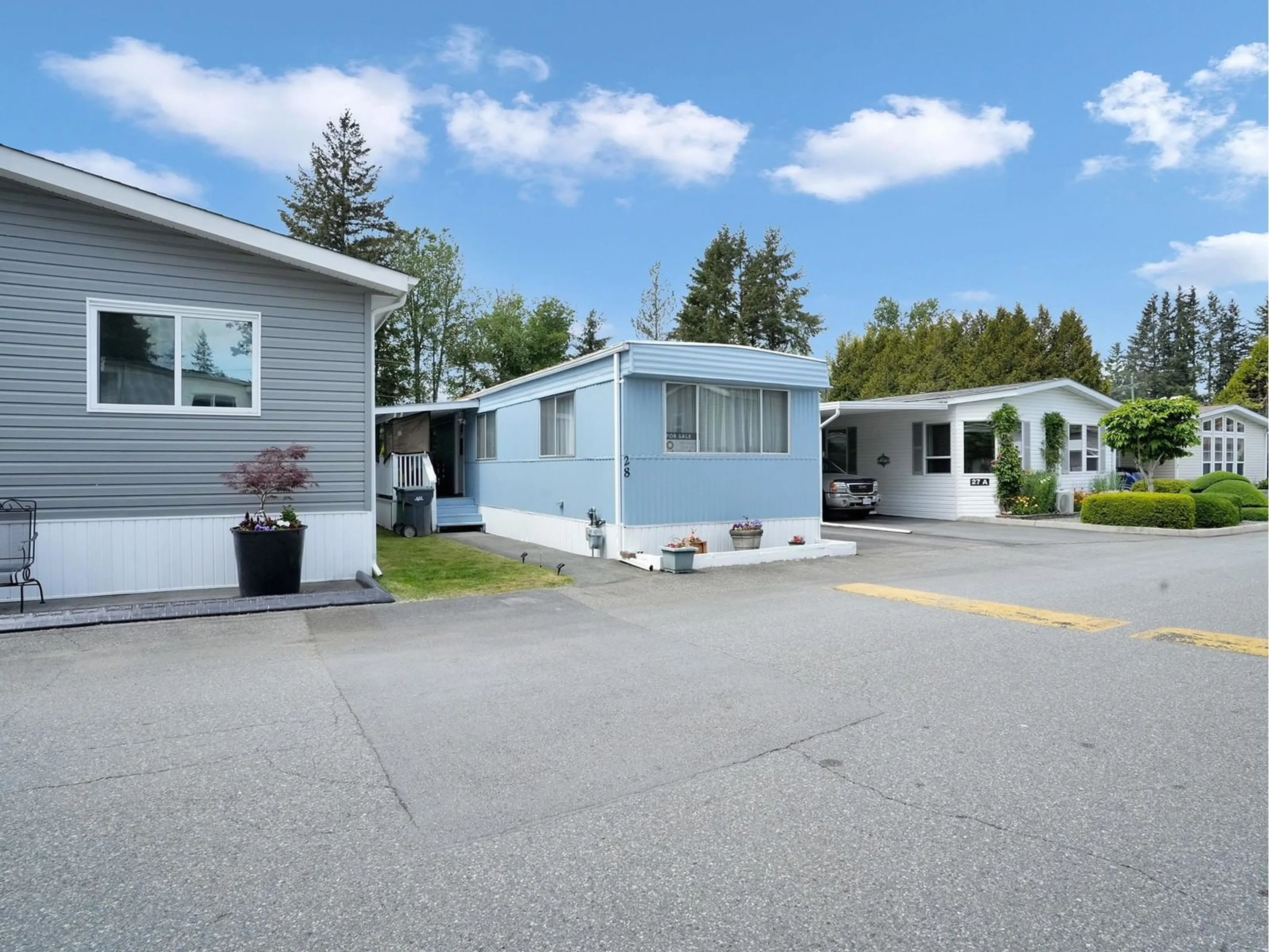 Home with vinyl exterior material, street for 28 - 24330 FRASER, Langley British Columbia V2Z1N2