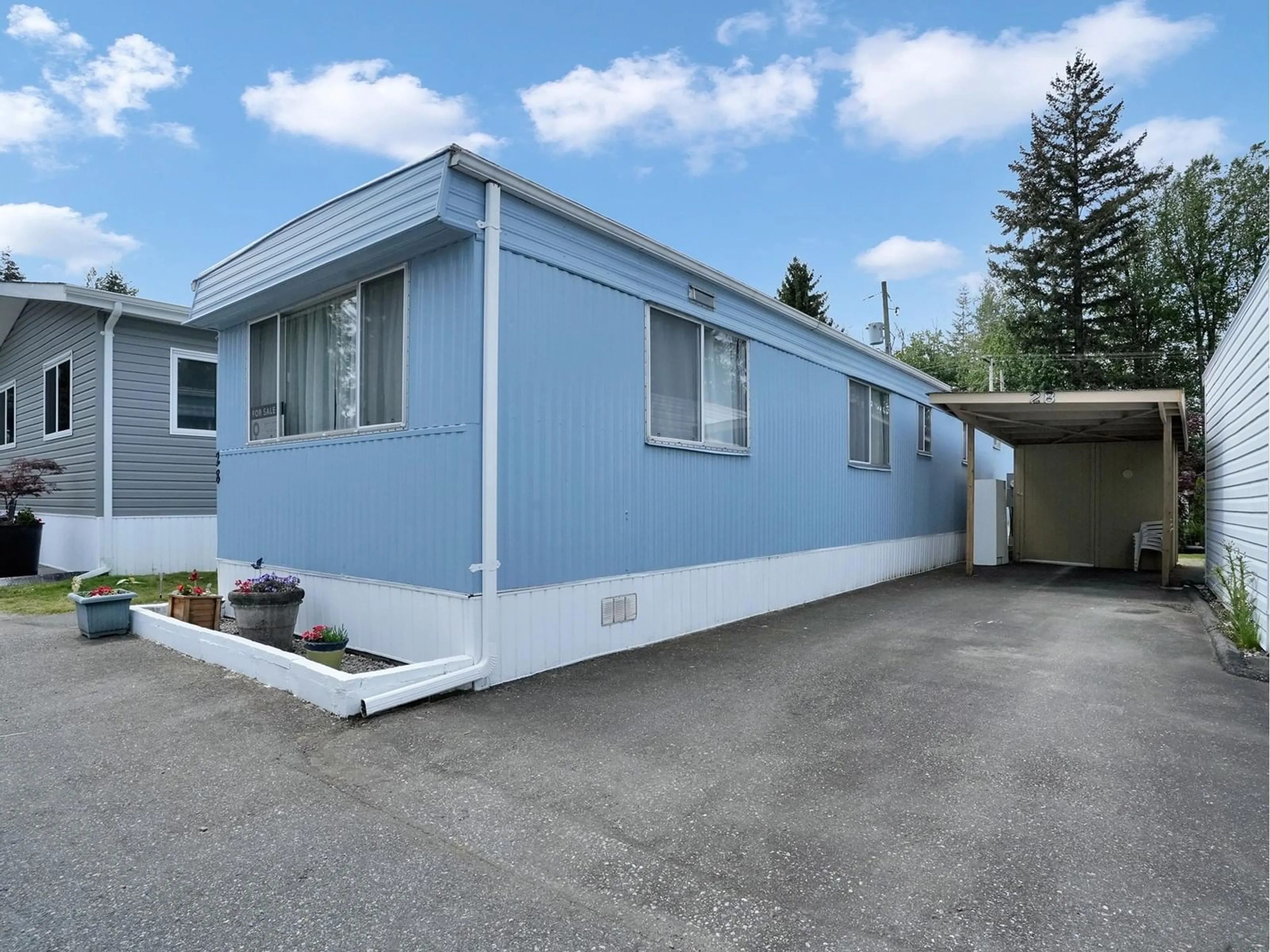 Home with vinyl exterior material, street for 28 - 24330 FRASER, Langley British Columbia V2Z1N2
