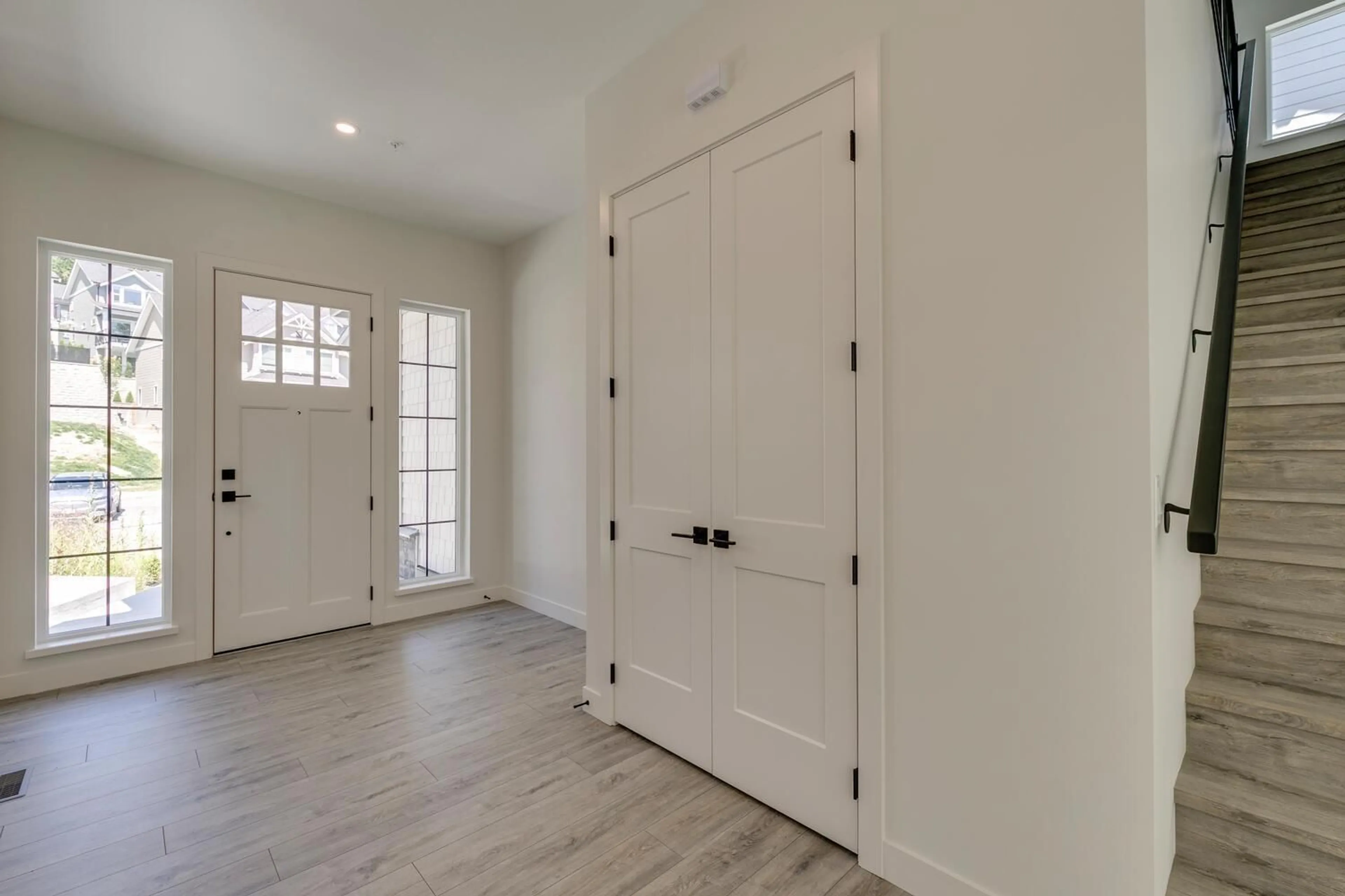 Indoor entryway for 31508 MCCREATH, Mission British Columbia V4S0E9