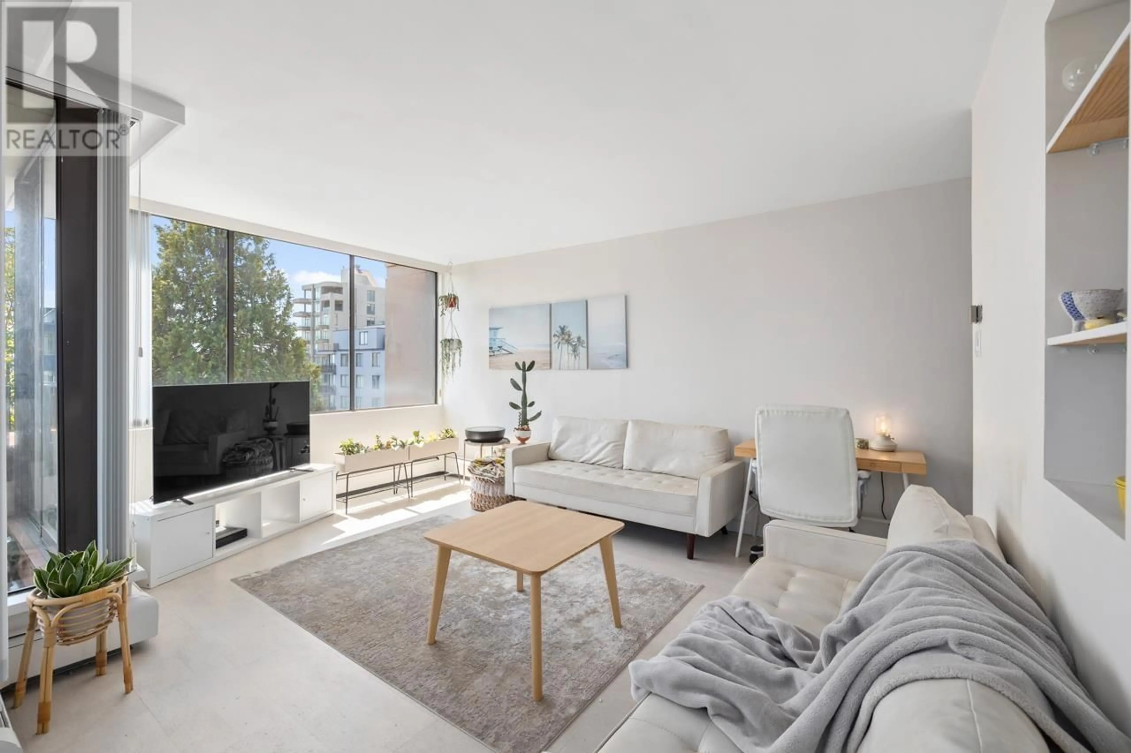 Living room with furniture, unknown for 502 - 1737 DUCHESS AVENUE, West Vancouver British Columbia V7V1P8