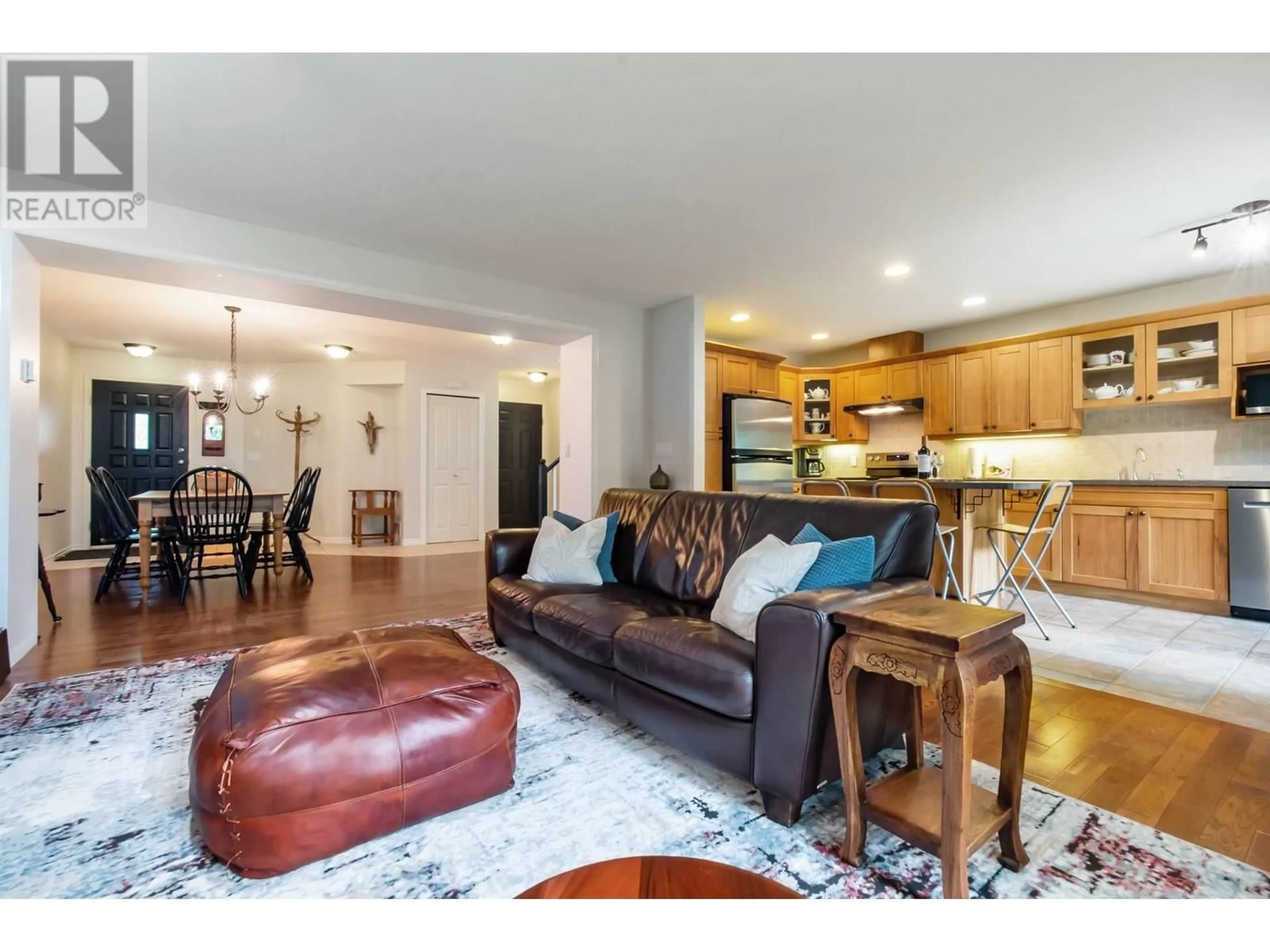 Living room with furniture, unknown for 11 - 3300 PLATEAU BOULEVARD, Coquitlam British Columbia V3E3L6