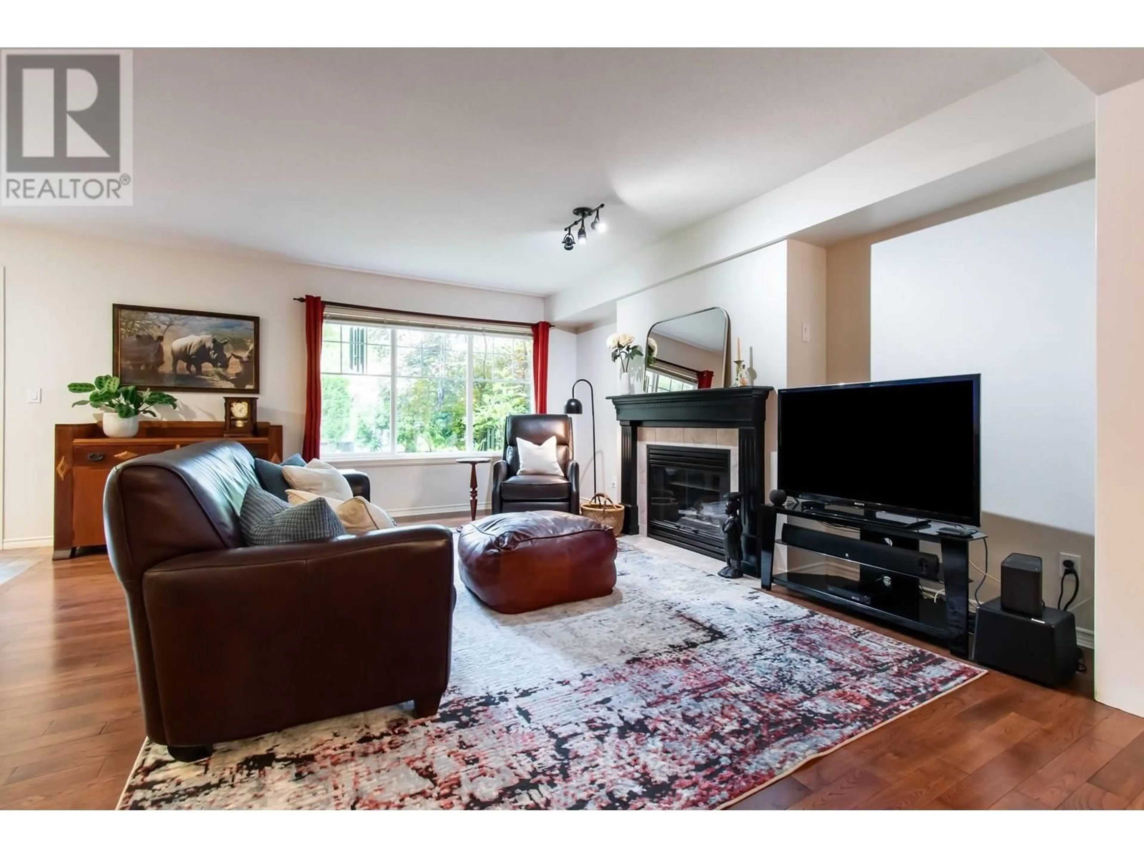 Living room with furniture, unknown for 11 - 3300 PLATEAU BOULEVARD, Coquitlam British Columbia V3E3L6