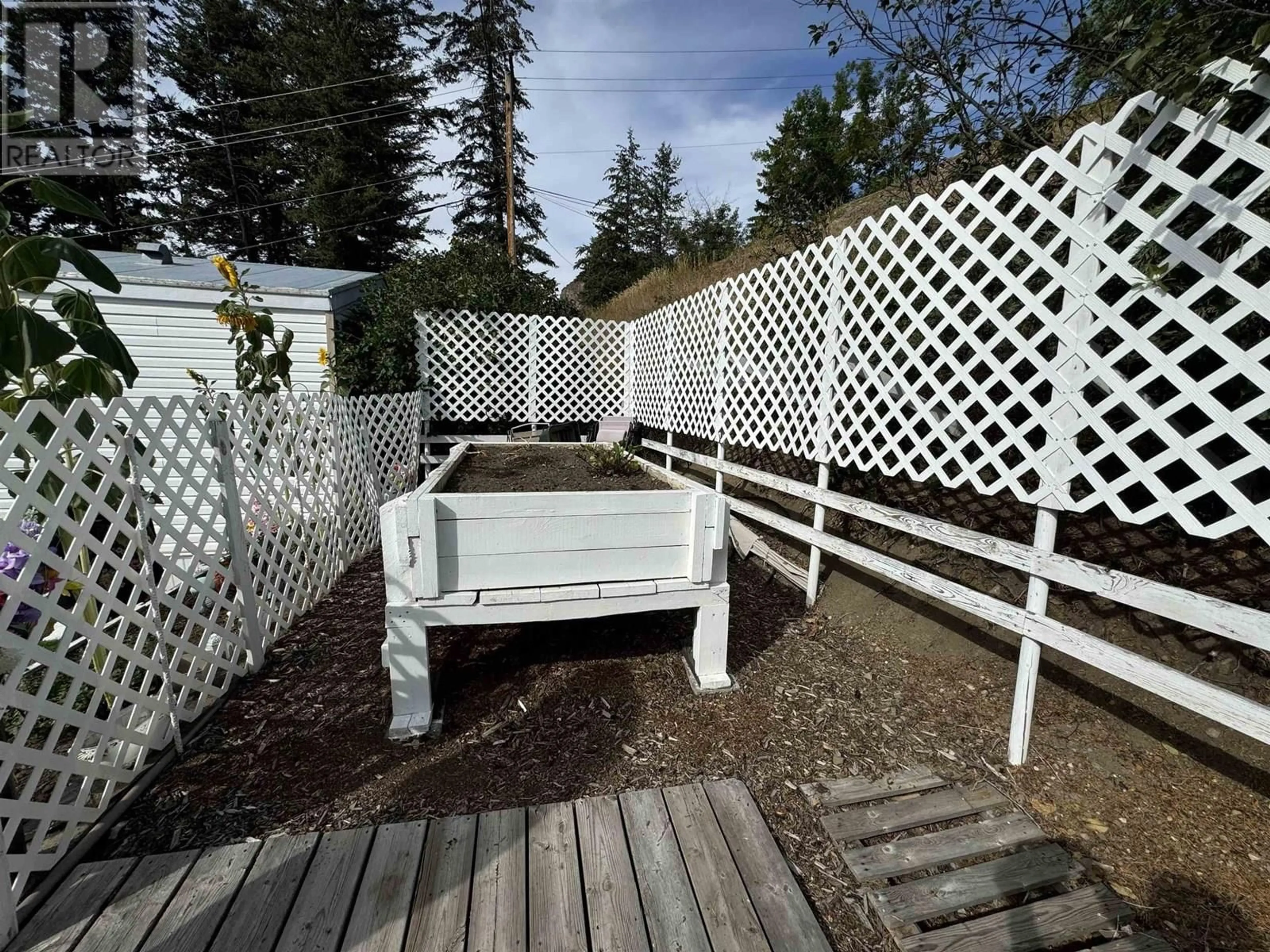Patio, street for 1700 BROADWAY AVENUE, Williams Lake British Columbia V2G2W5