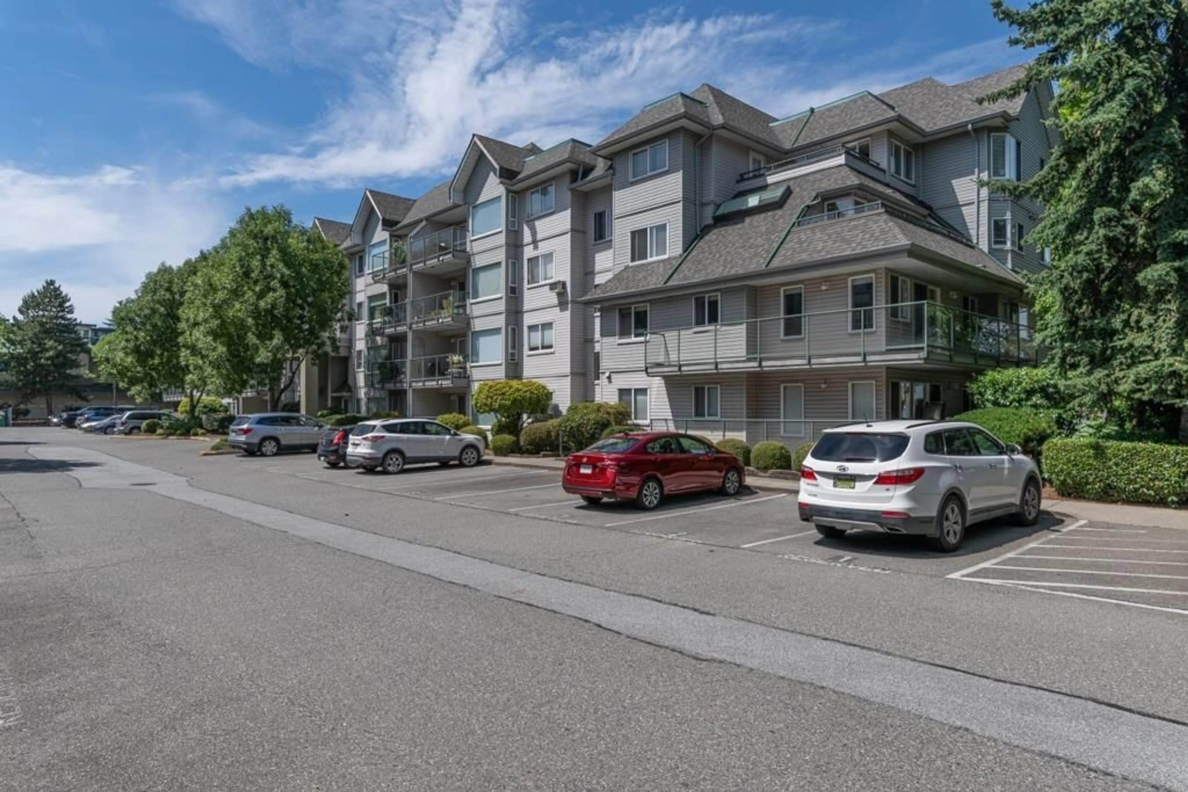 A pic from outside/outdoor area/front of a property/back of a property/a pic from drone, street for 211 - 33688 KING, Abbotsford British Columbia V2S7P9
