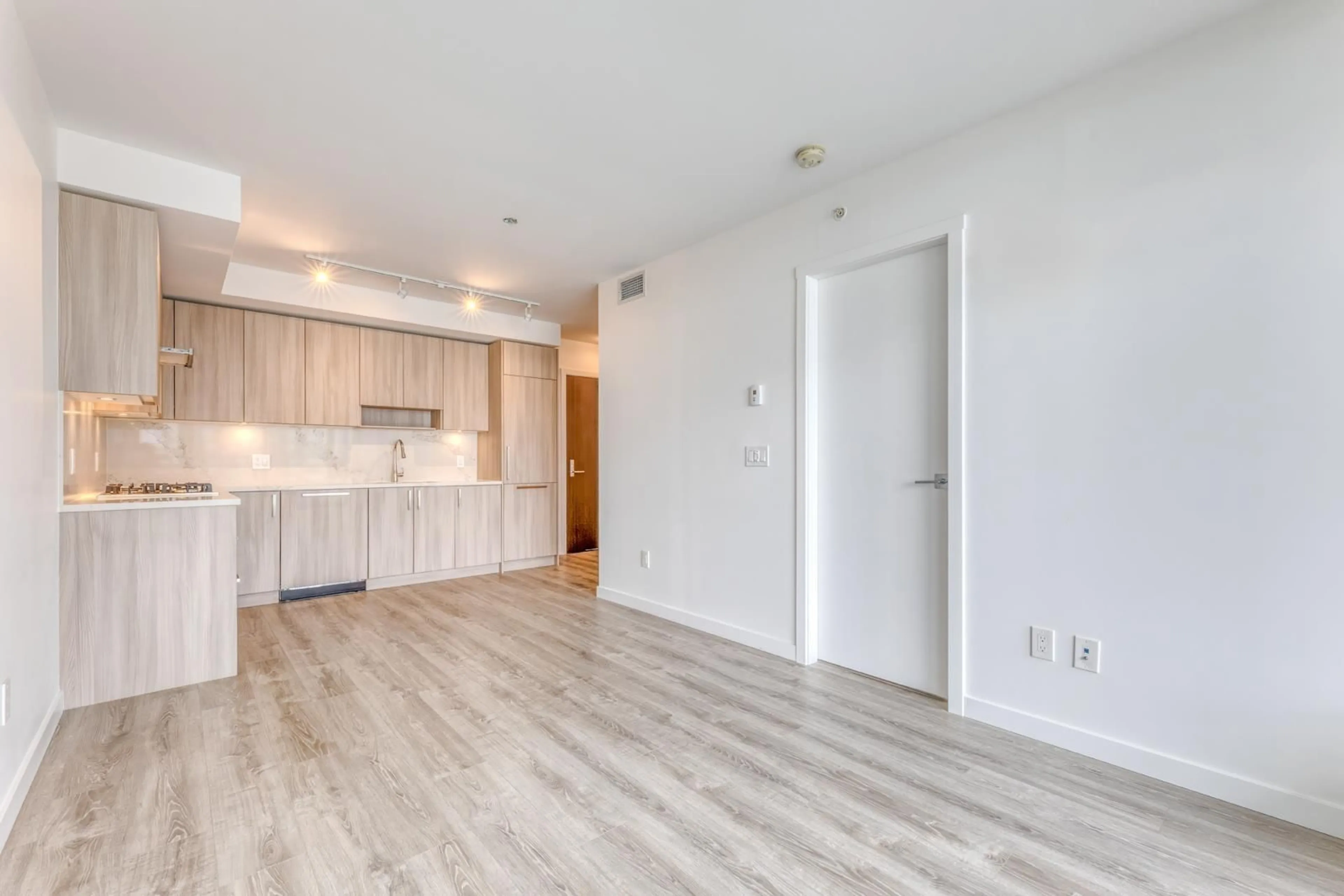 A pic of a room for 910 - 13350 CENTRAL, Surrey British Columbia V3T0S1