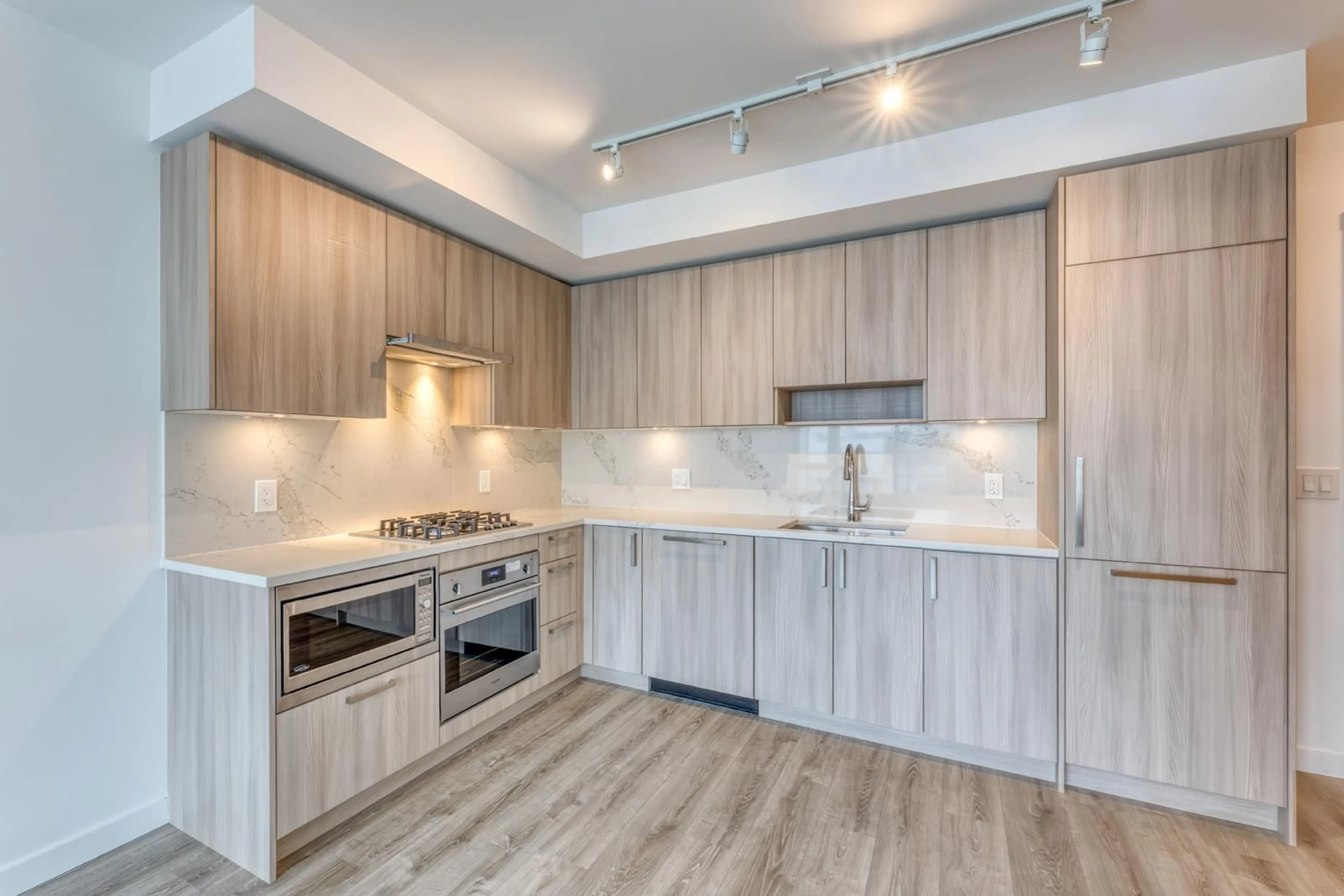 Open concept kitchen, unknown for 910 - 13350 CENTRAL, Surrey British Columbia V3T0S1