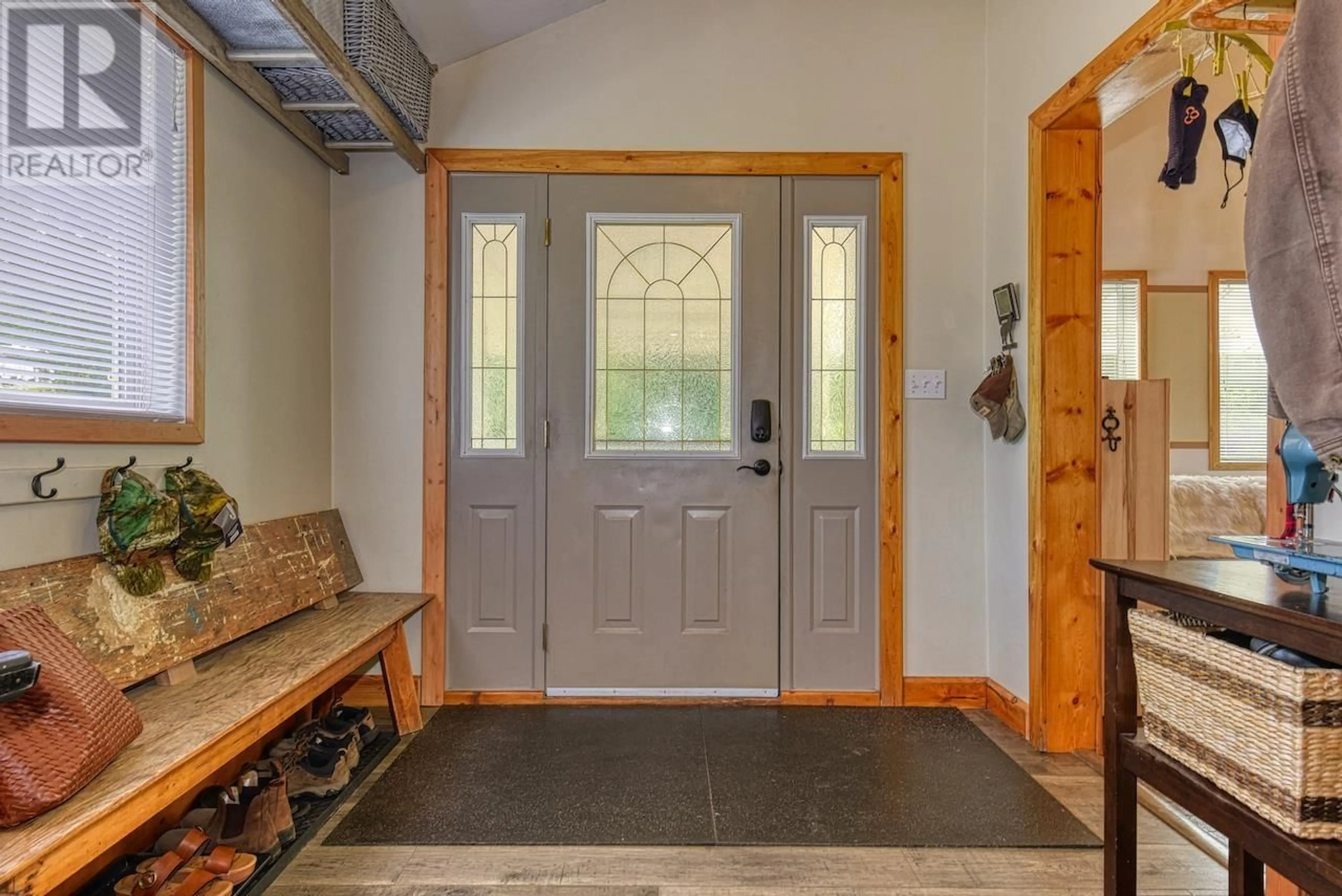 Indoor entryway for 2593 DOG CREEK ROAD, Williams Lake British Columbia V2G4W2