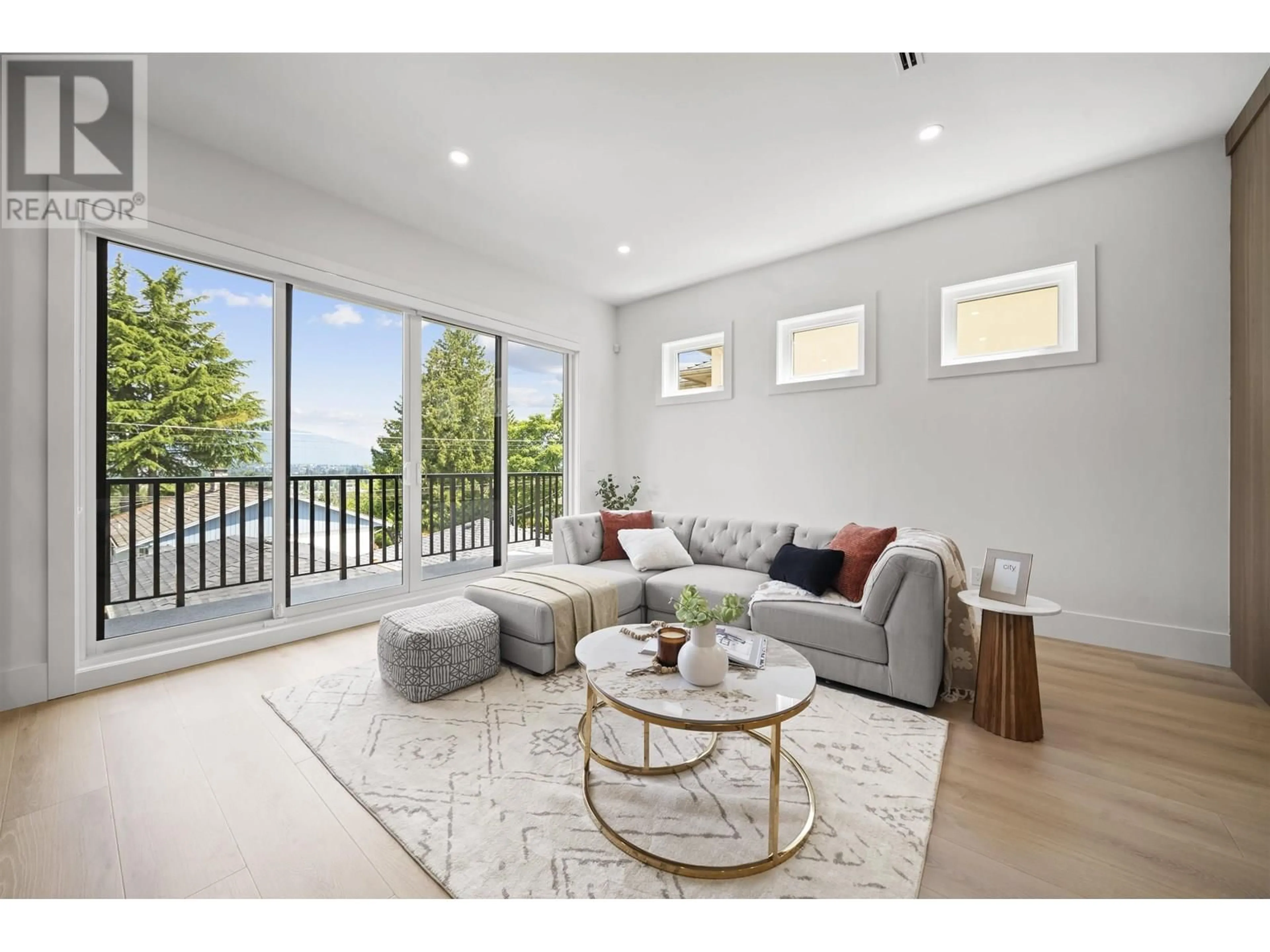 Living room with furniture, unknown for 1 - 4955 GRAFTON STREET, Burnaby British Columbia V5H1M5