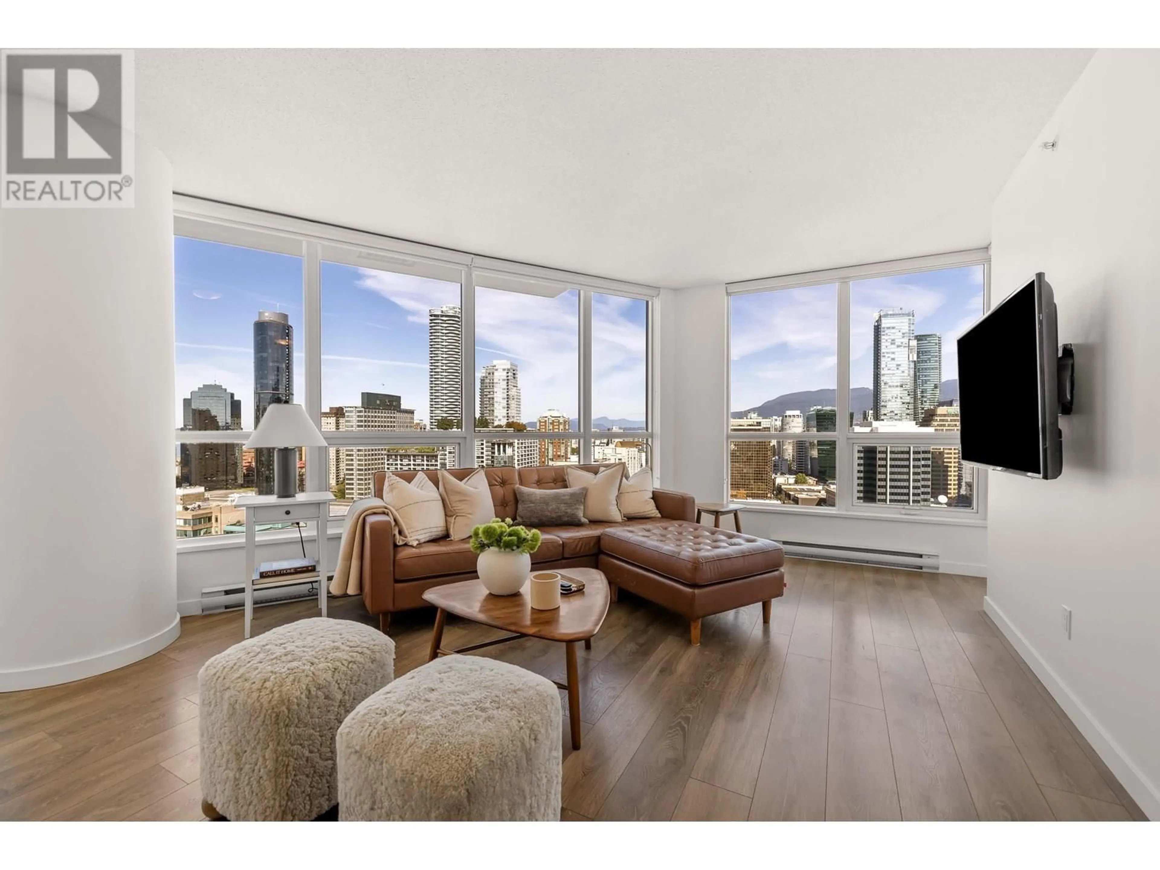 Living room with furniture, wood/laminate floor for 2409 - 833 SEYMOUR STREET, Vancouver British Columbia V6B0G4