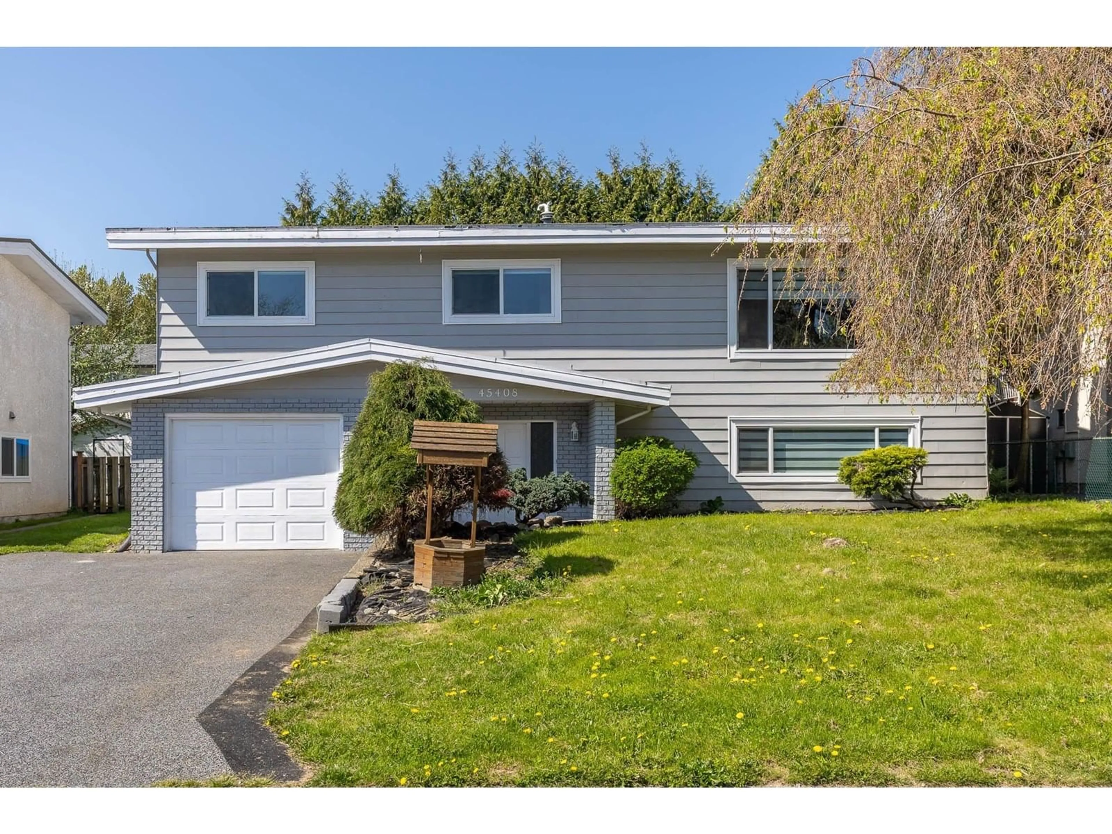 Home with vinyl exterior material, street for 45408 SPARTAN CRESCENT, Chilliwack British Columbia V2P6V2
