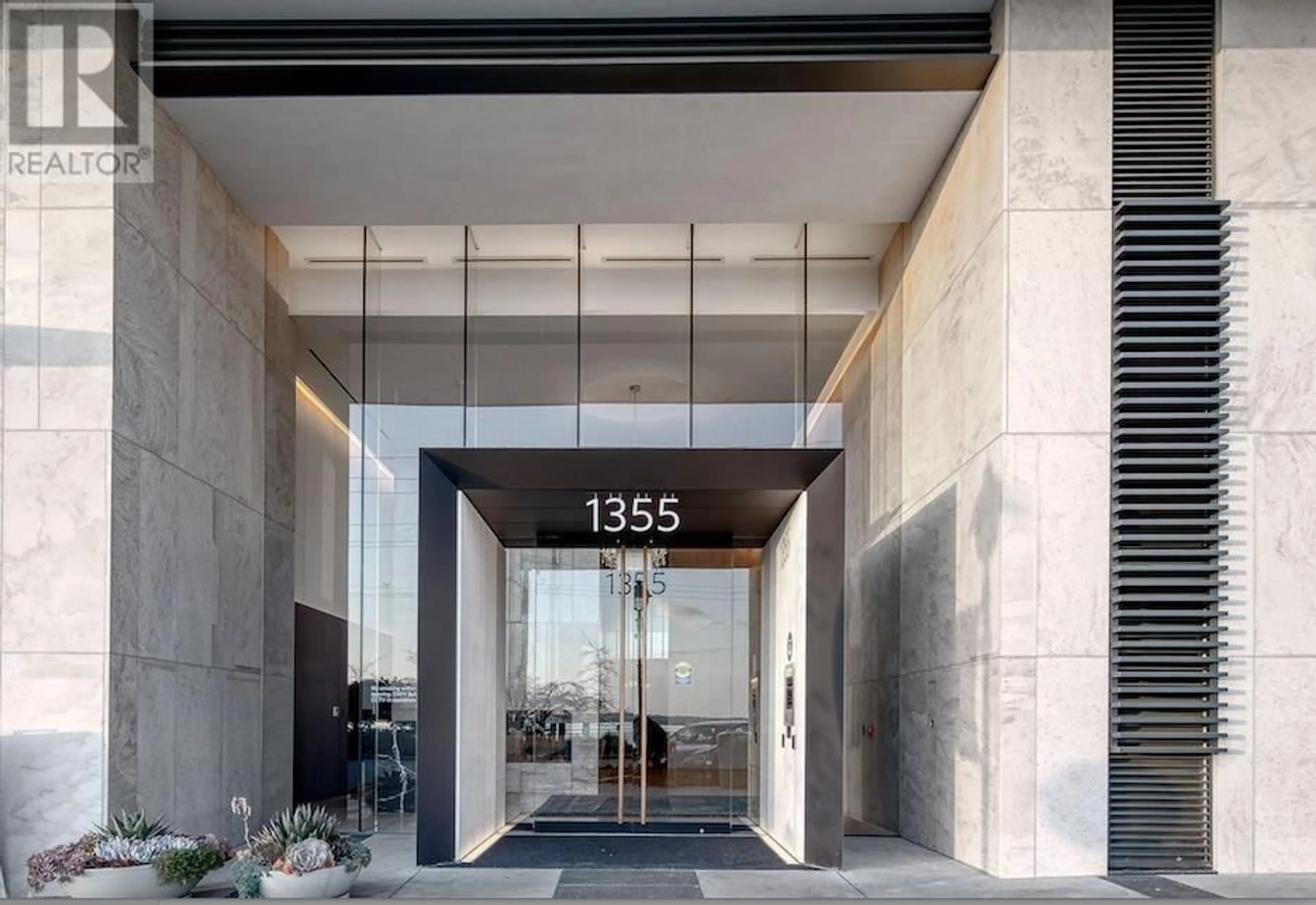 Indoor foyer for 202 - 1355 BELLEVUE AVENUE, West Vancouver British Columbia V7T0B4