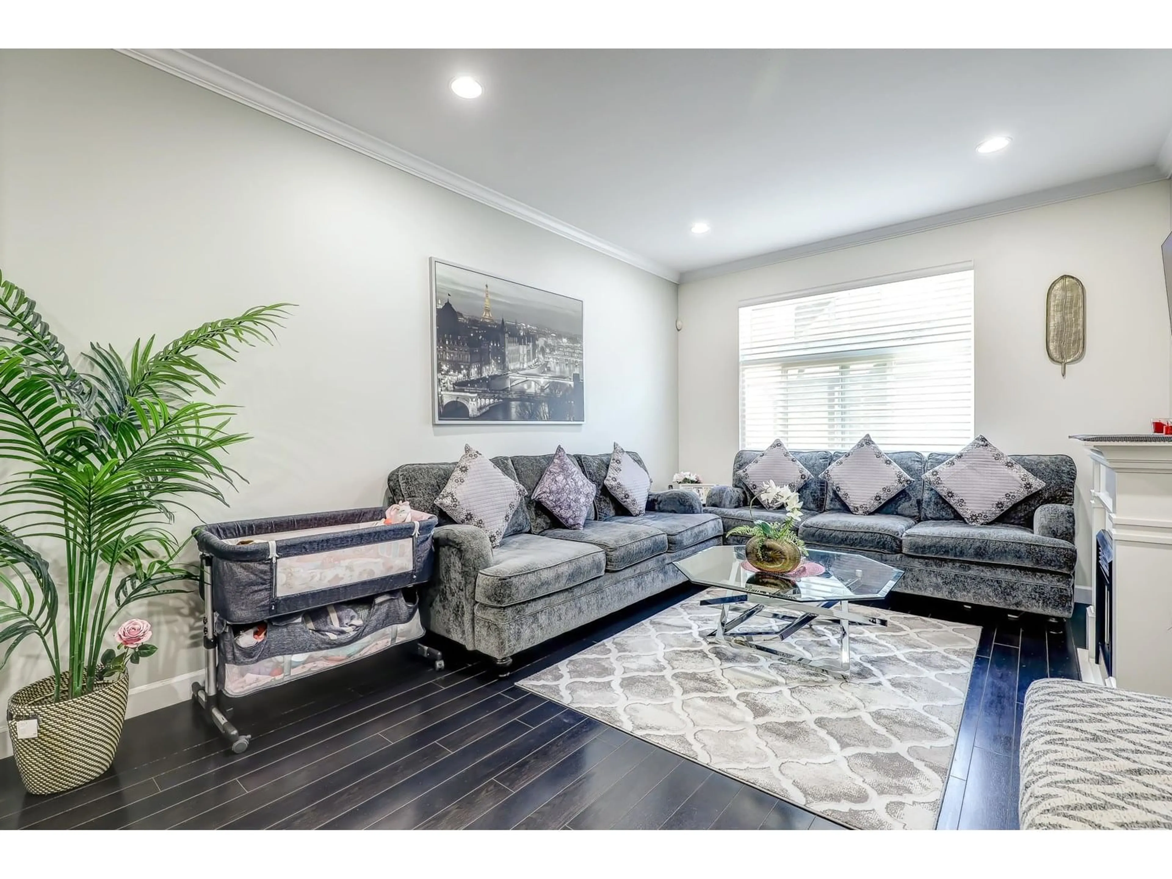 Living room with furniture, unknown for 12 - 15192 62A, Surrey British Columbia V3S9A6