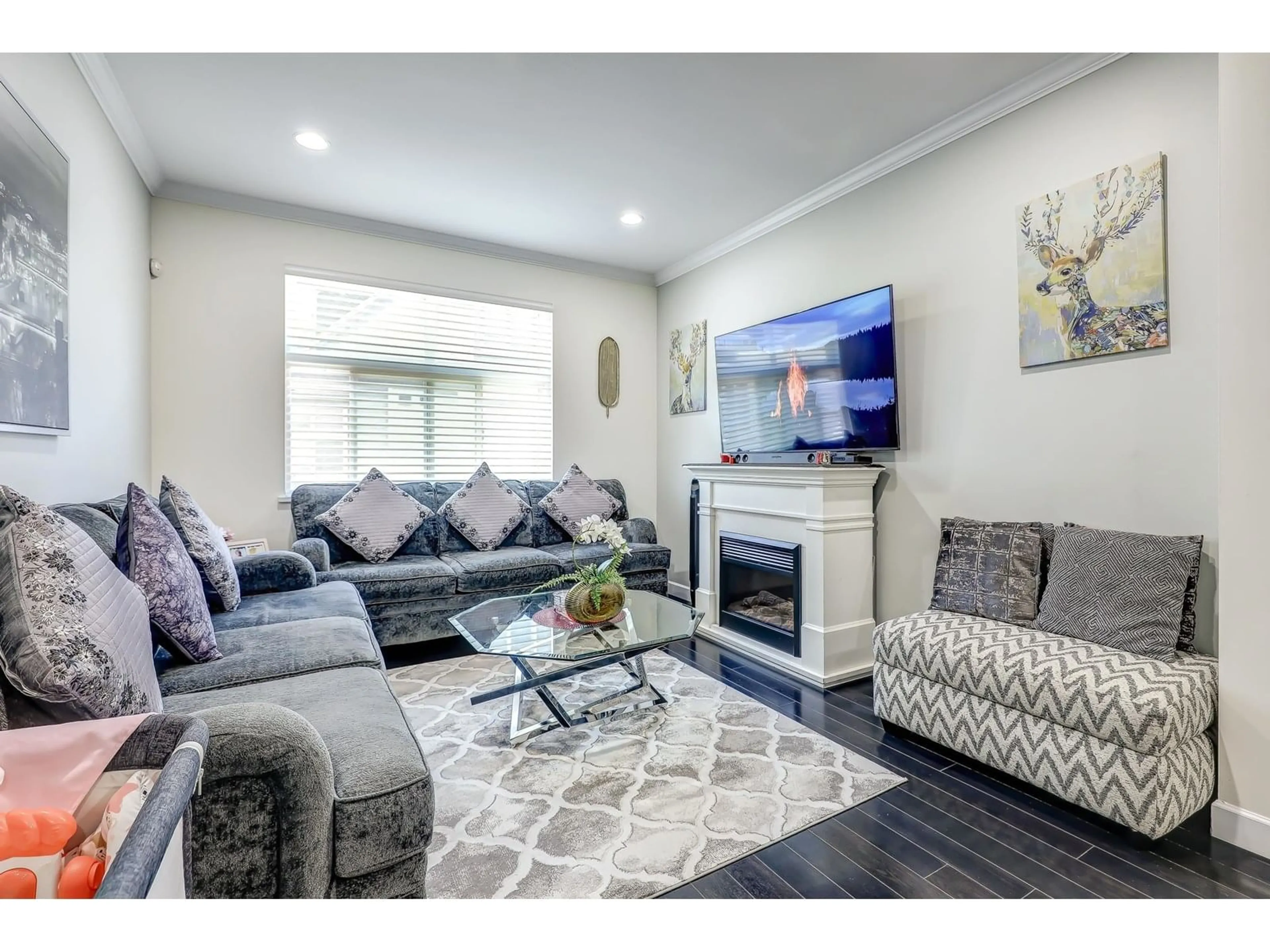 Living room with furniture, unknown for 12 - 15192 62A, Surrey British Columbia V3S9A6