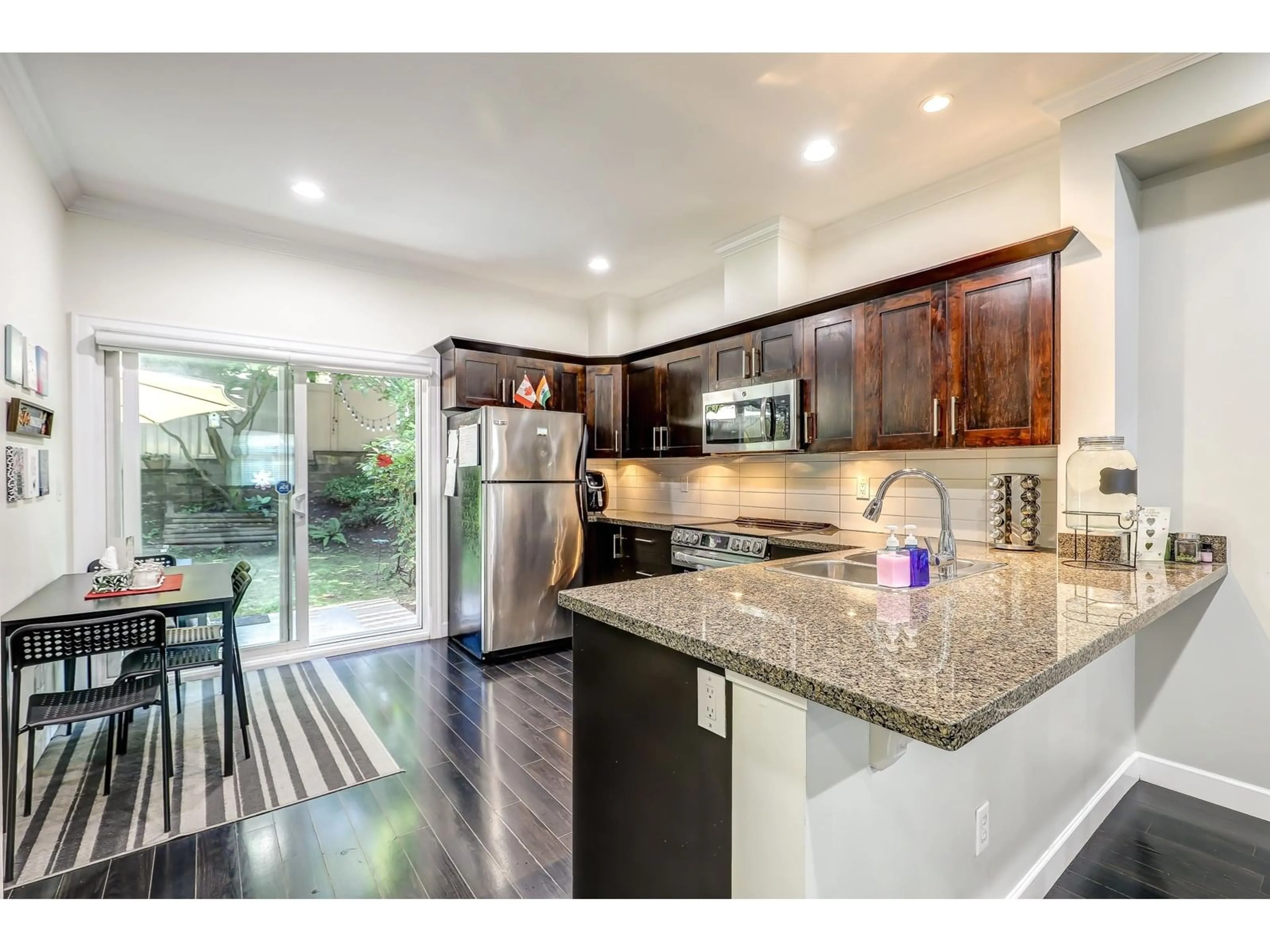 Open concept kitchen, ceramic/tile floor for 12 - 15192 62A, Surrey British Columbia V3S9A6