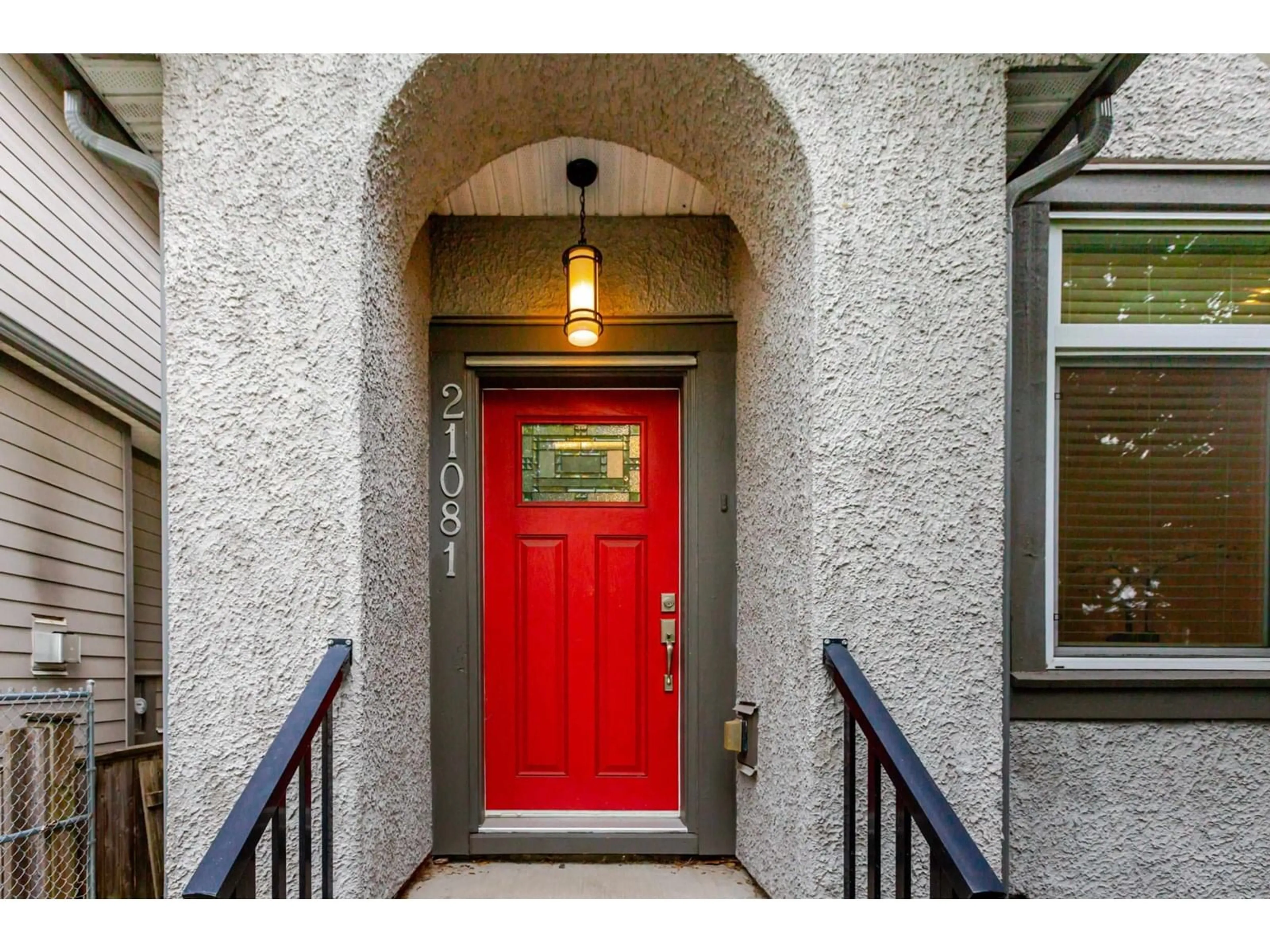 Indoor entryway for 21081 80, Langley British Columbia V2Y0J4