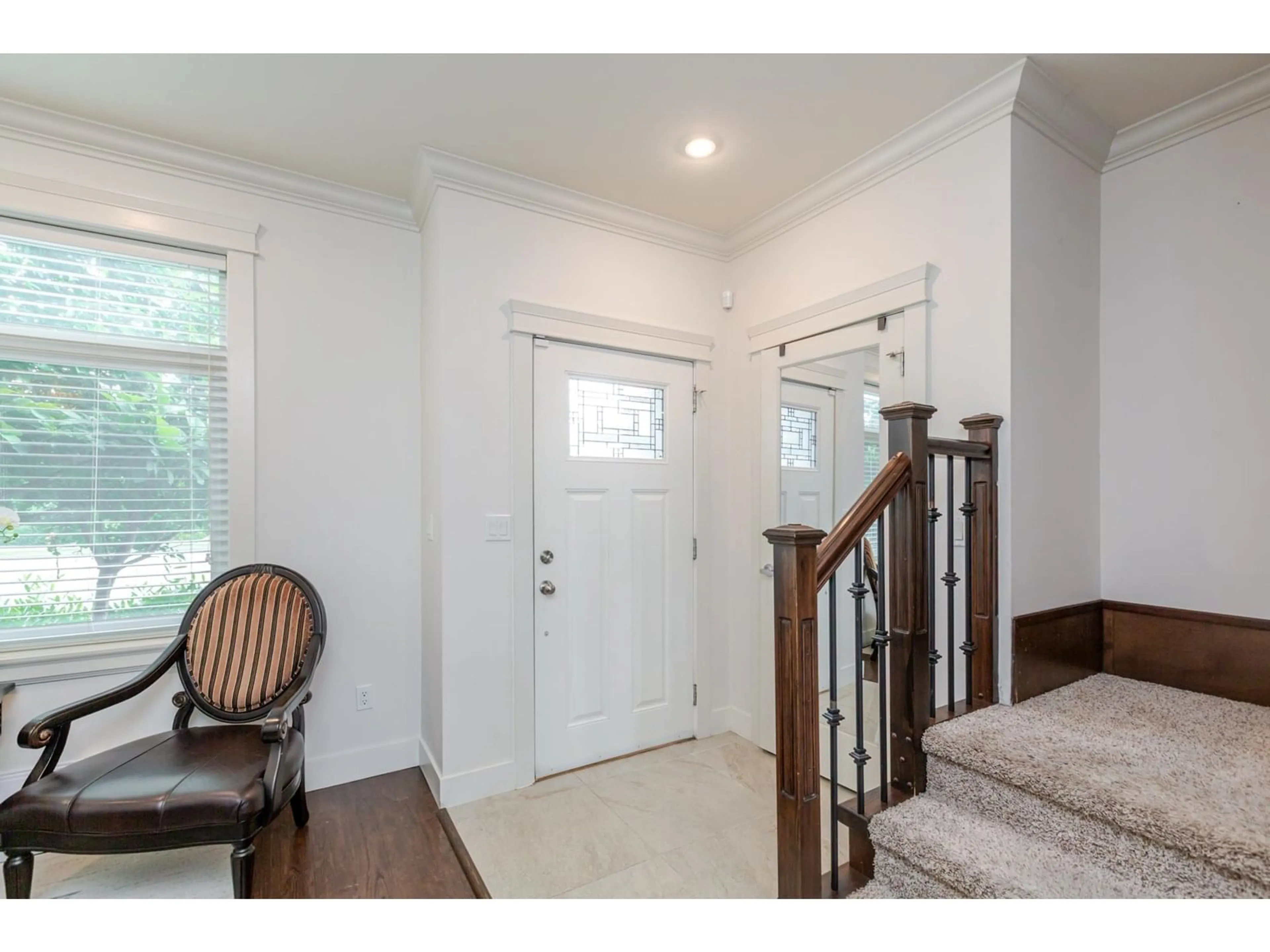 Indoor entryway for 21081 80, Langley British Columbia V2Y0J4