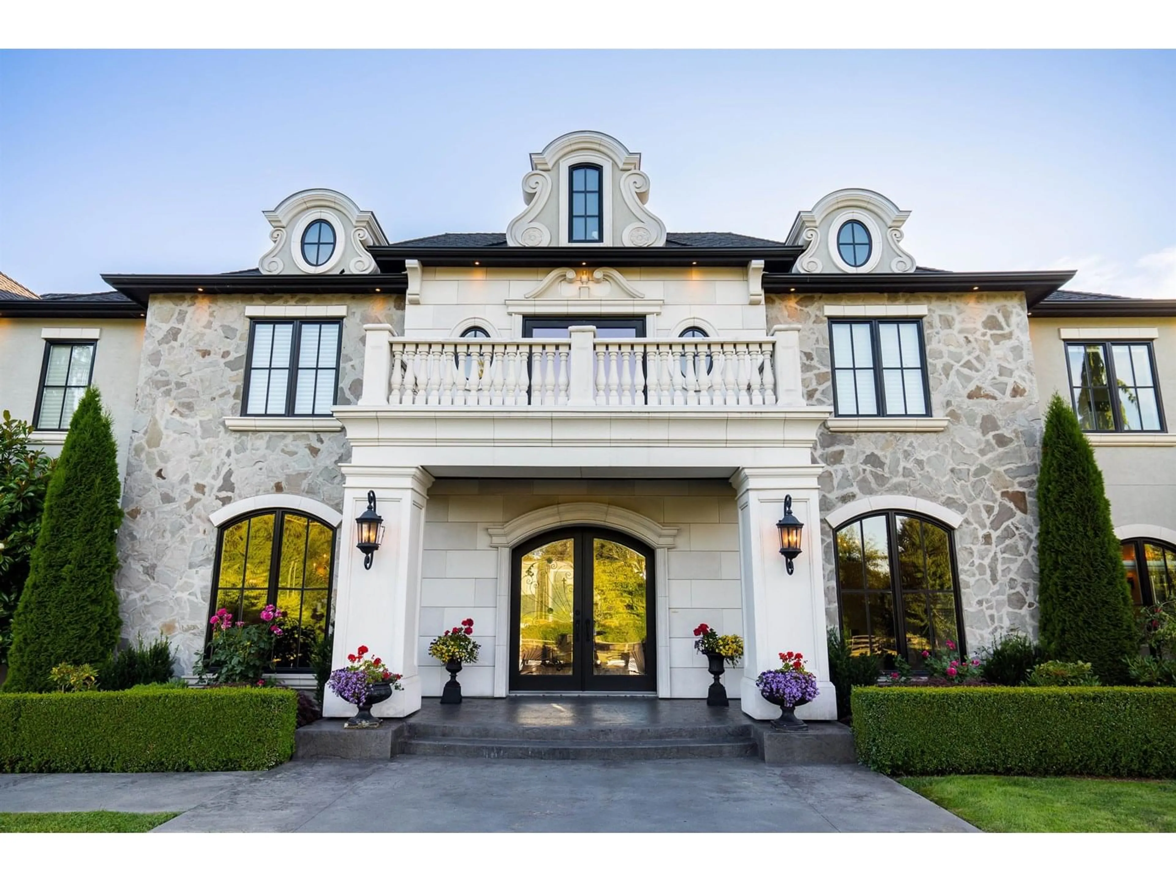 Home with brick exterior material, unknown for 687 204, Langley British Columbia V2Z1V5