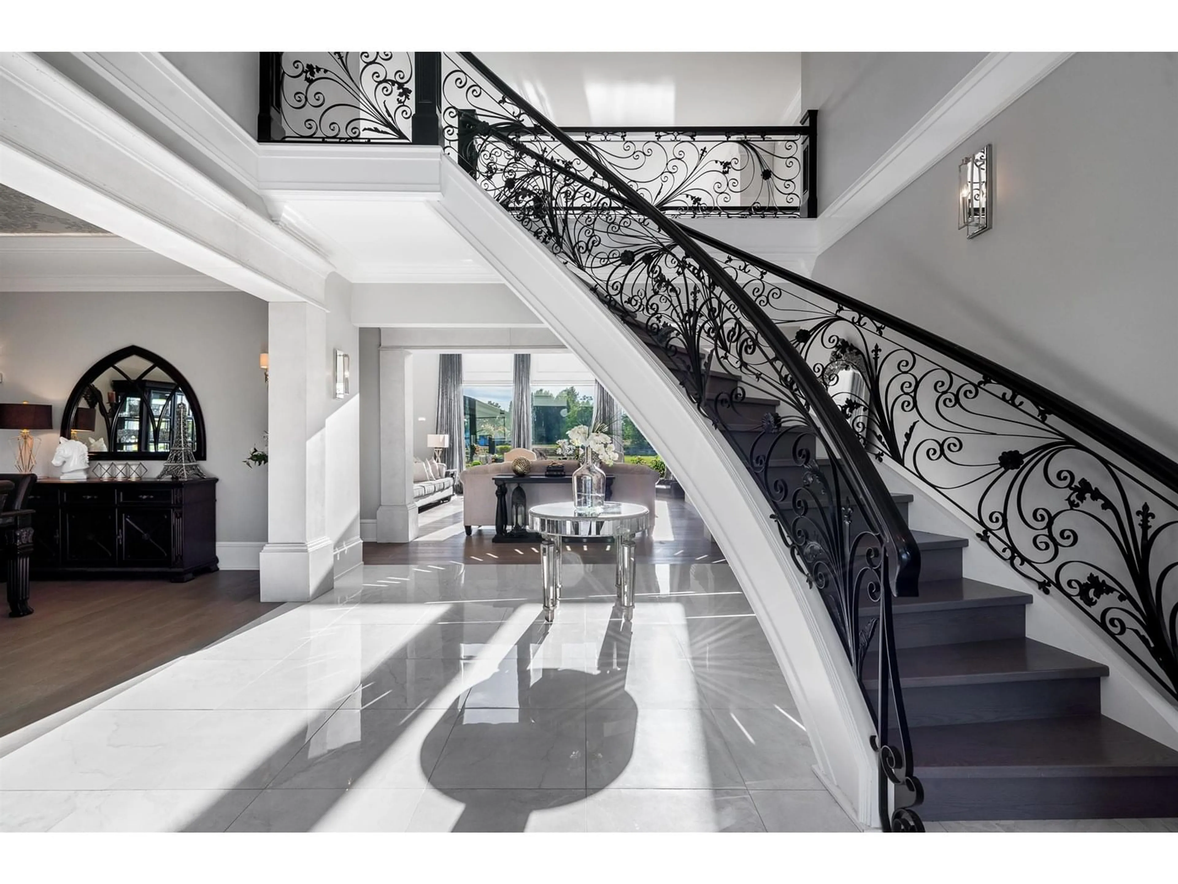 Indoor foyer for 687 204, Langley British Columbia V2Z1V5