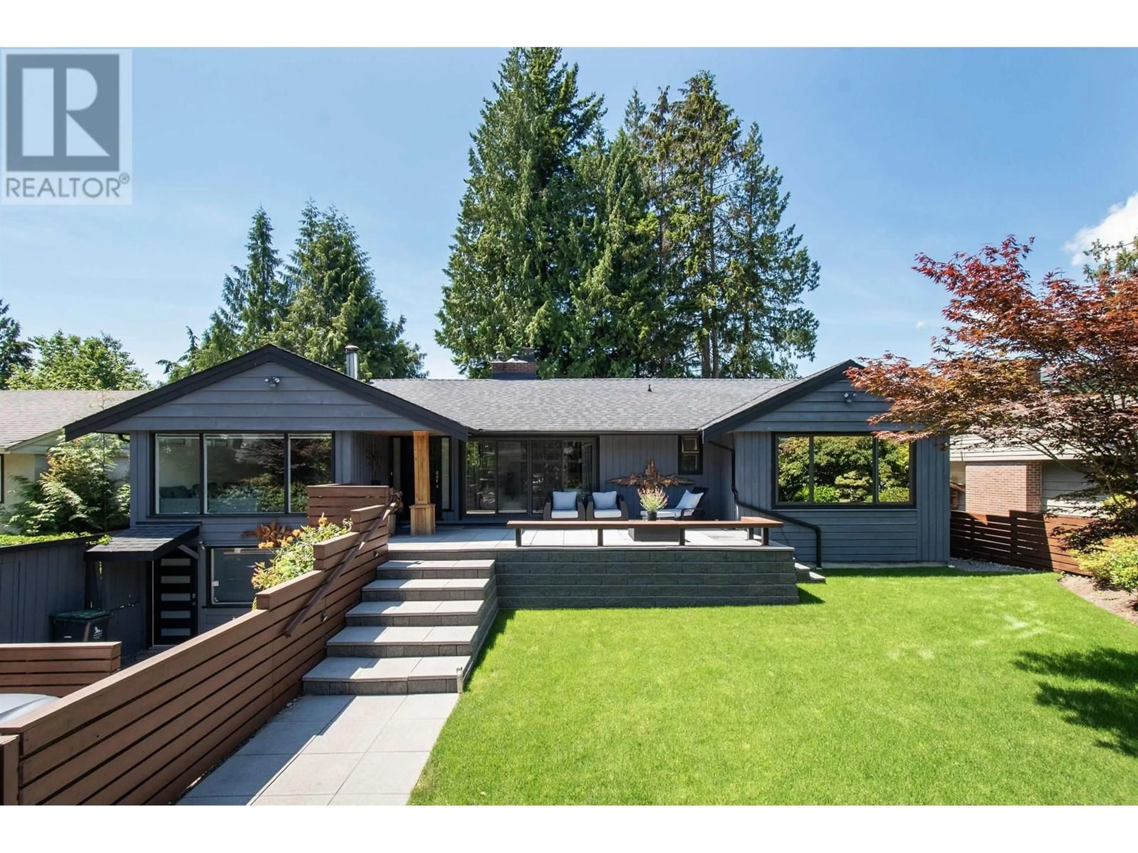 Unknown for 3855 HILLCREST AVENUE, North Vancouver British Columbia V7R4B7