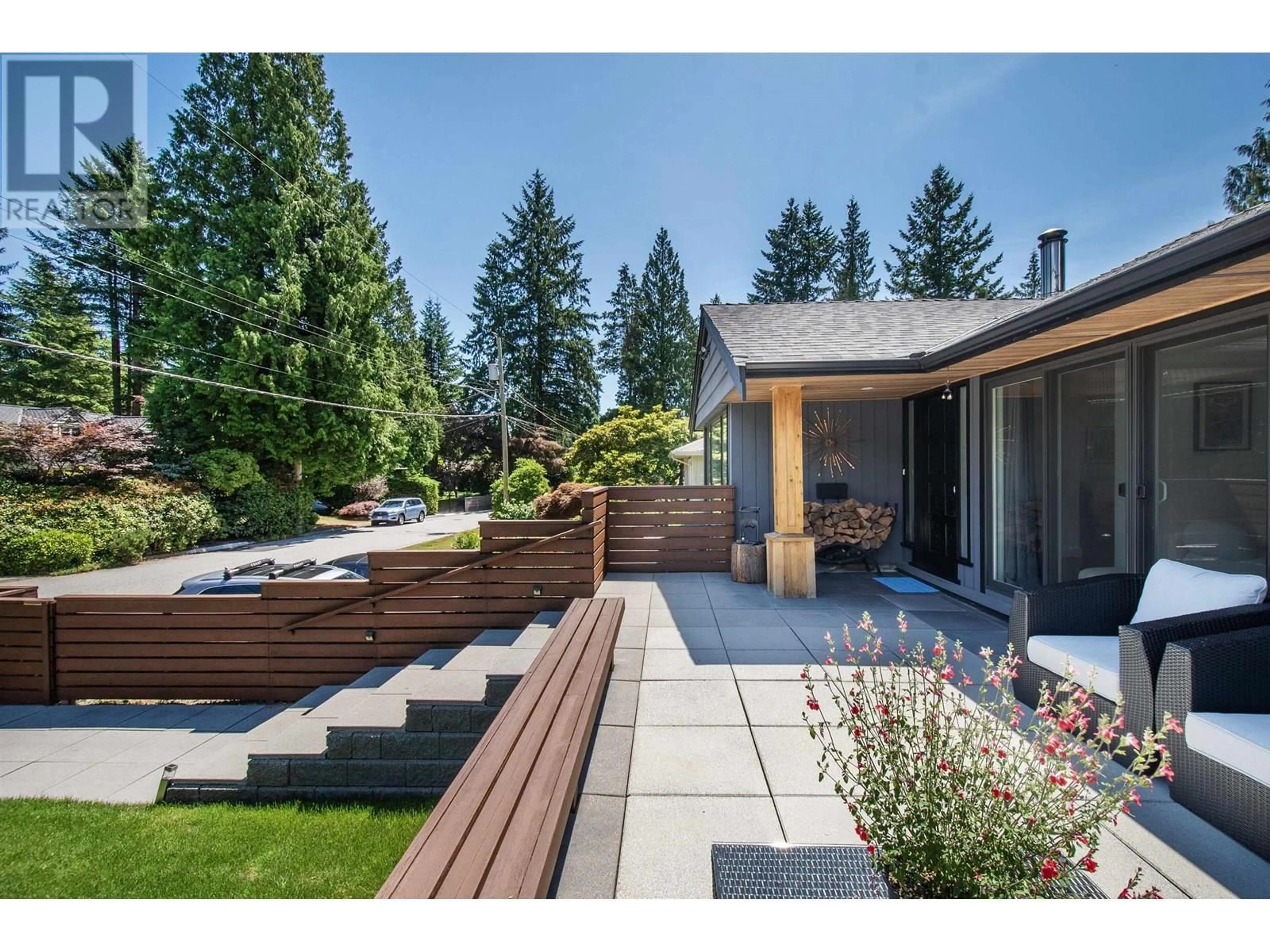Patio, mountain view for 3855 HILLCREST AVENUE, North Vancouver British Columbia V7R4B7