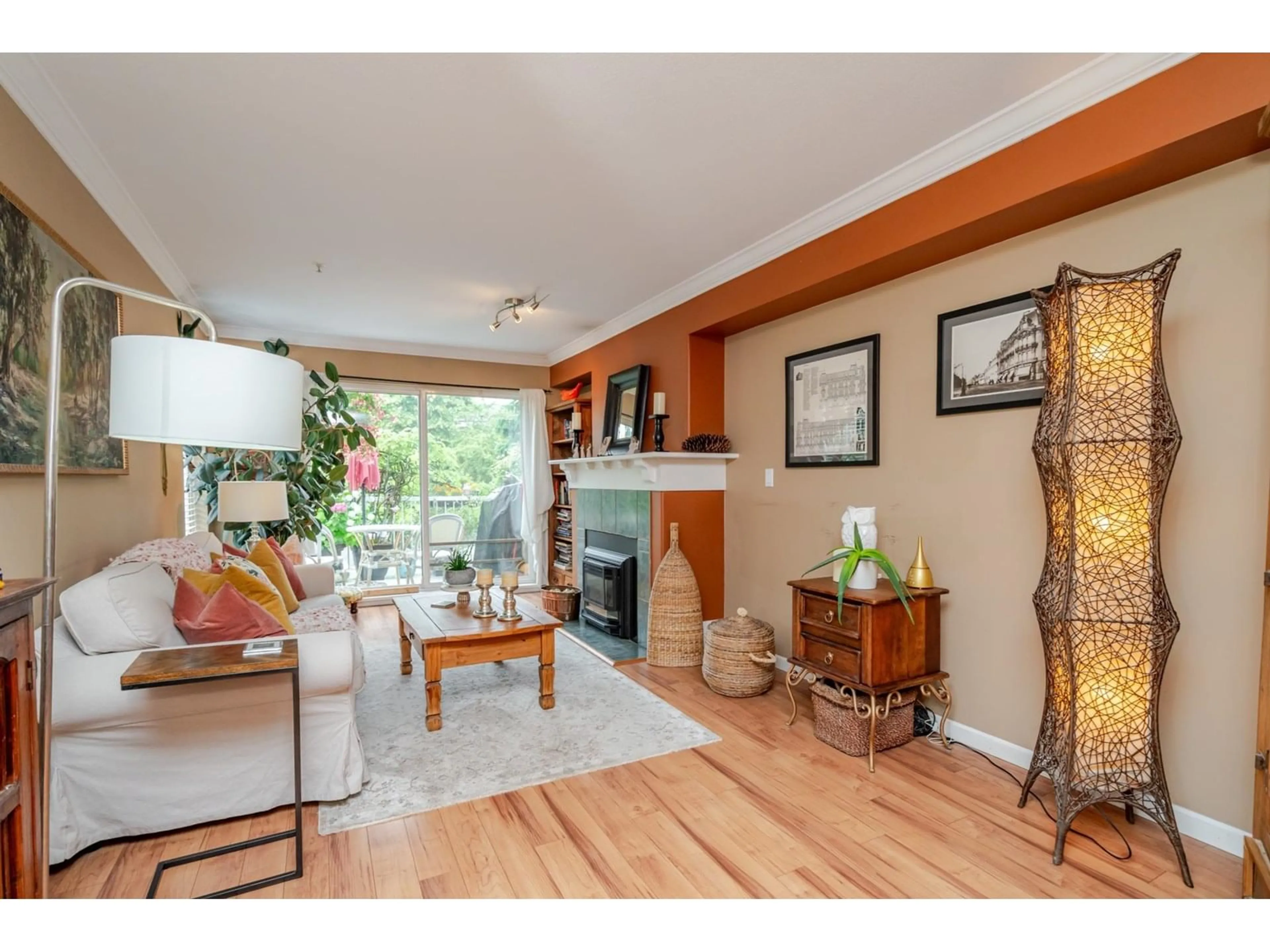 Living room with furniture, wood/laminate floor for 70 - 8930 WALNUT GROVE, Langley British Columbia V1M3K2
