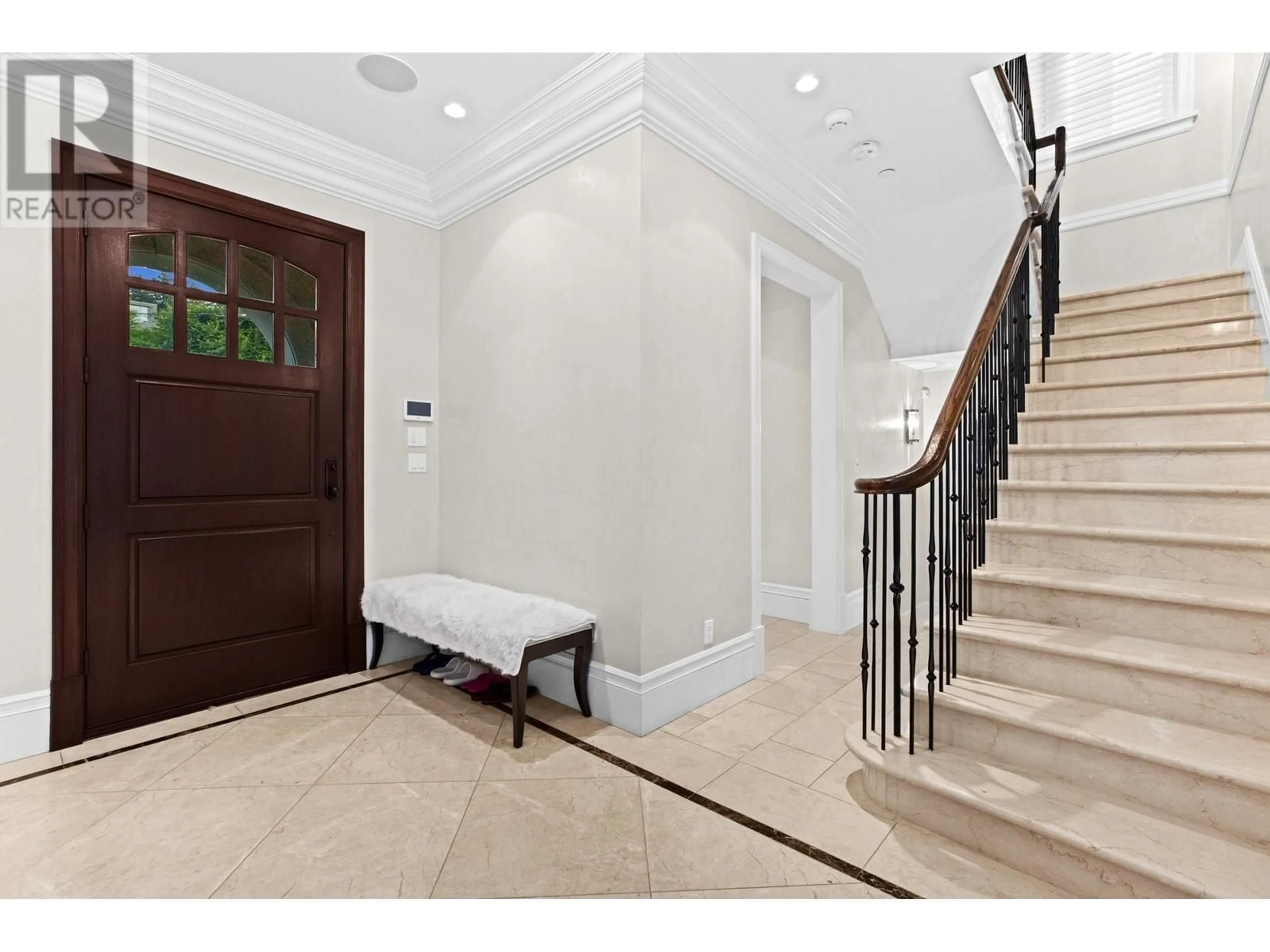 Indoor entryway for 4651 SIMPSON AVENUE, Vancouver British Columbia V6R1C2